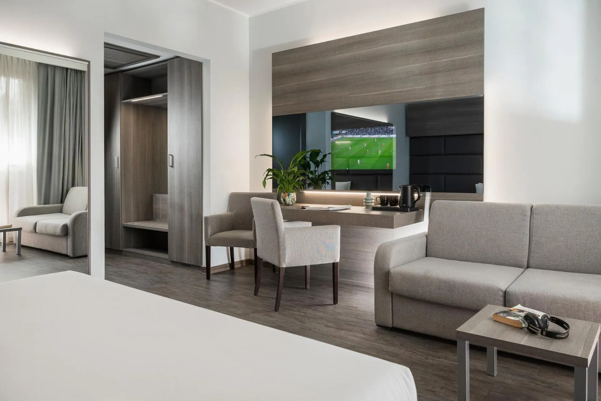 TV and multimedia in Just Hotel Saronno