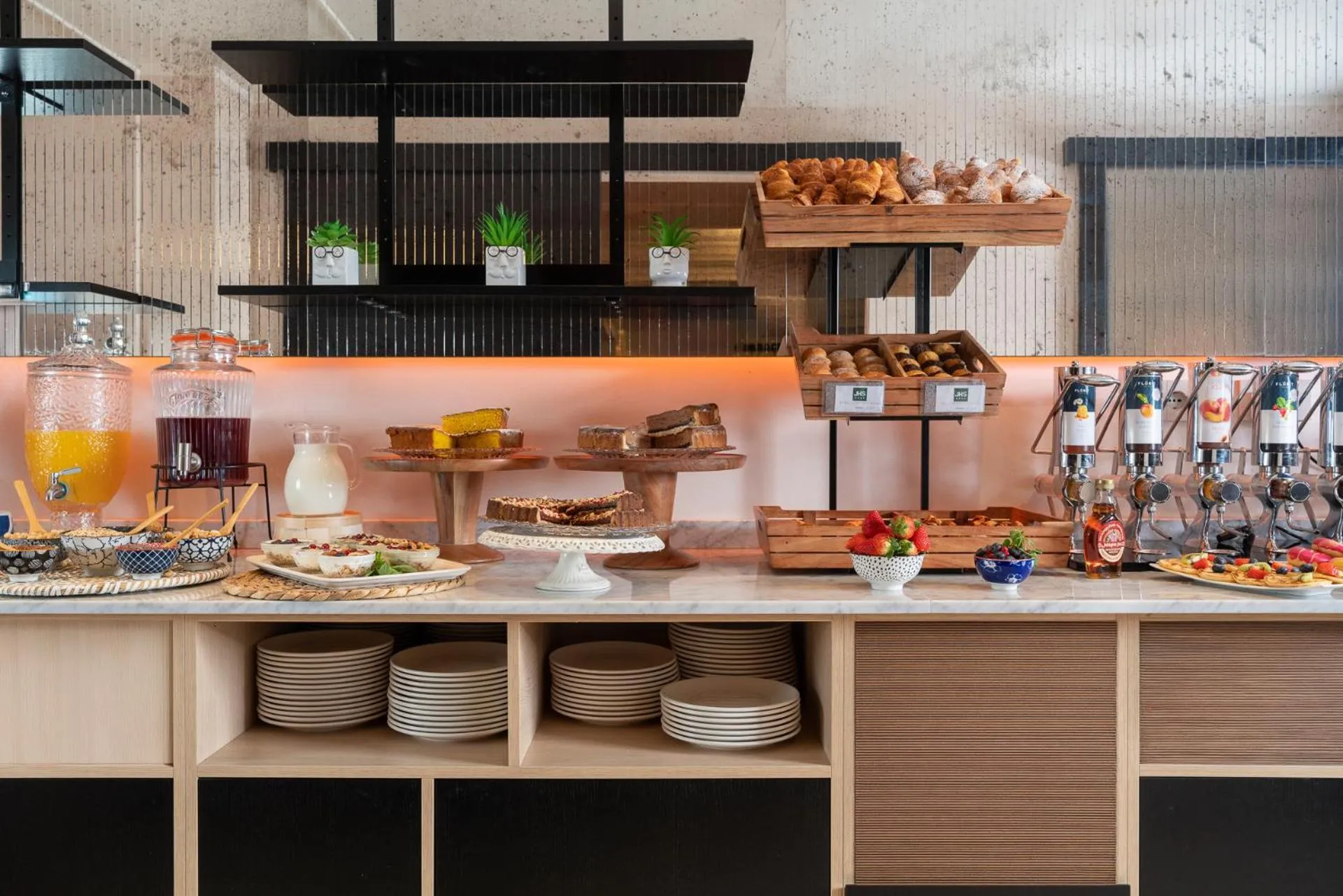 Food and drinks in Just Hotel Saronno