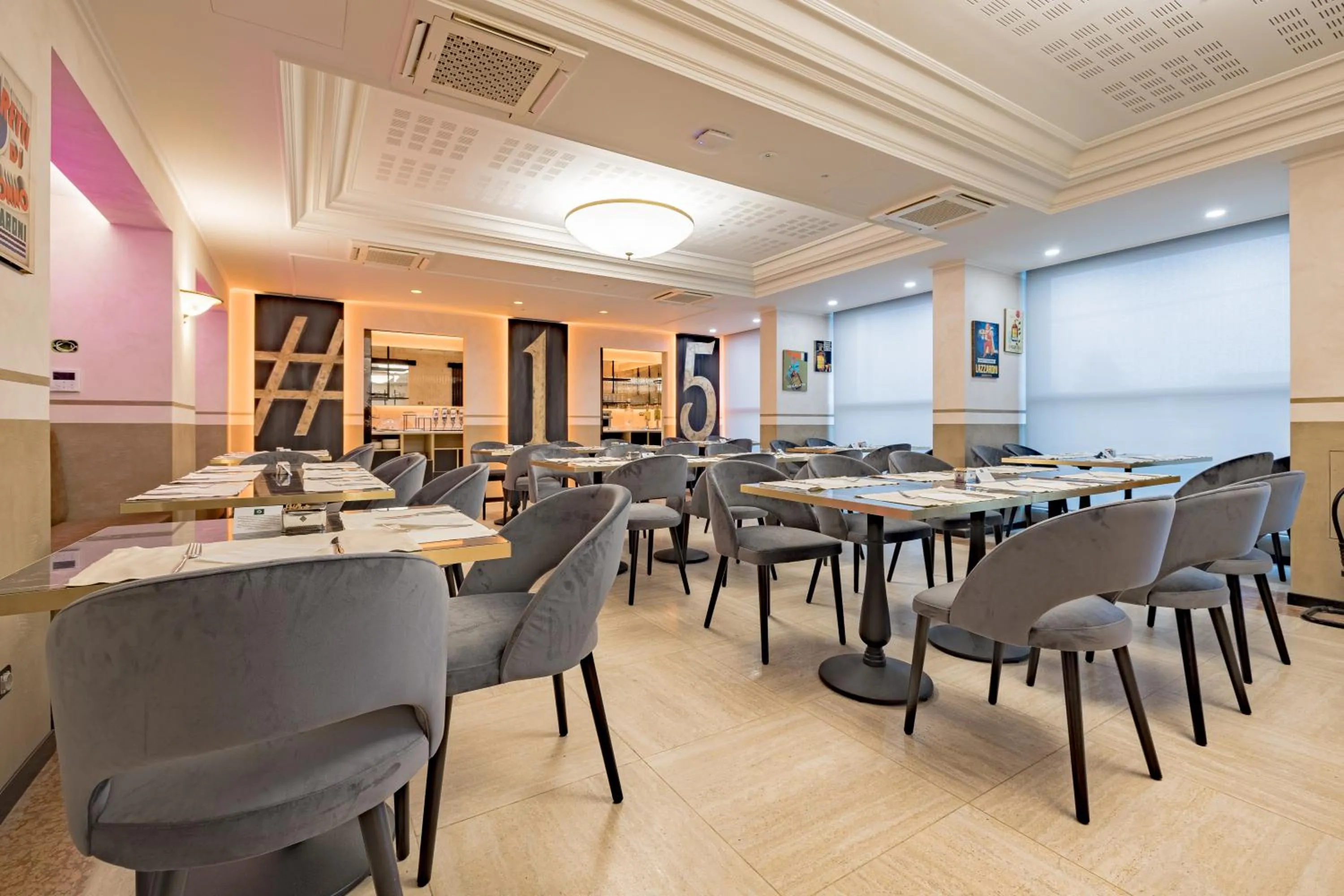 Restaurant/places to eat in Just Hotel Saronno