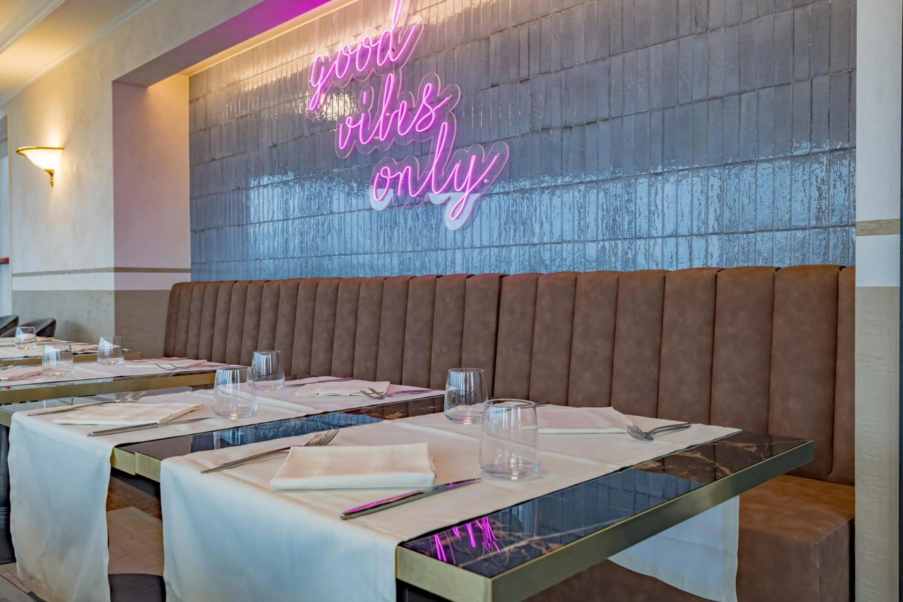 Restaurant/places to eat in Just Hotel Saronno