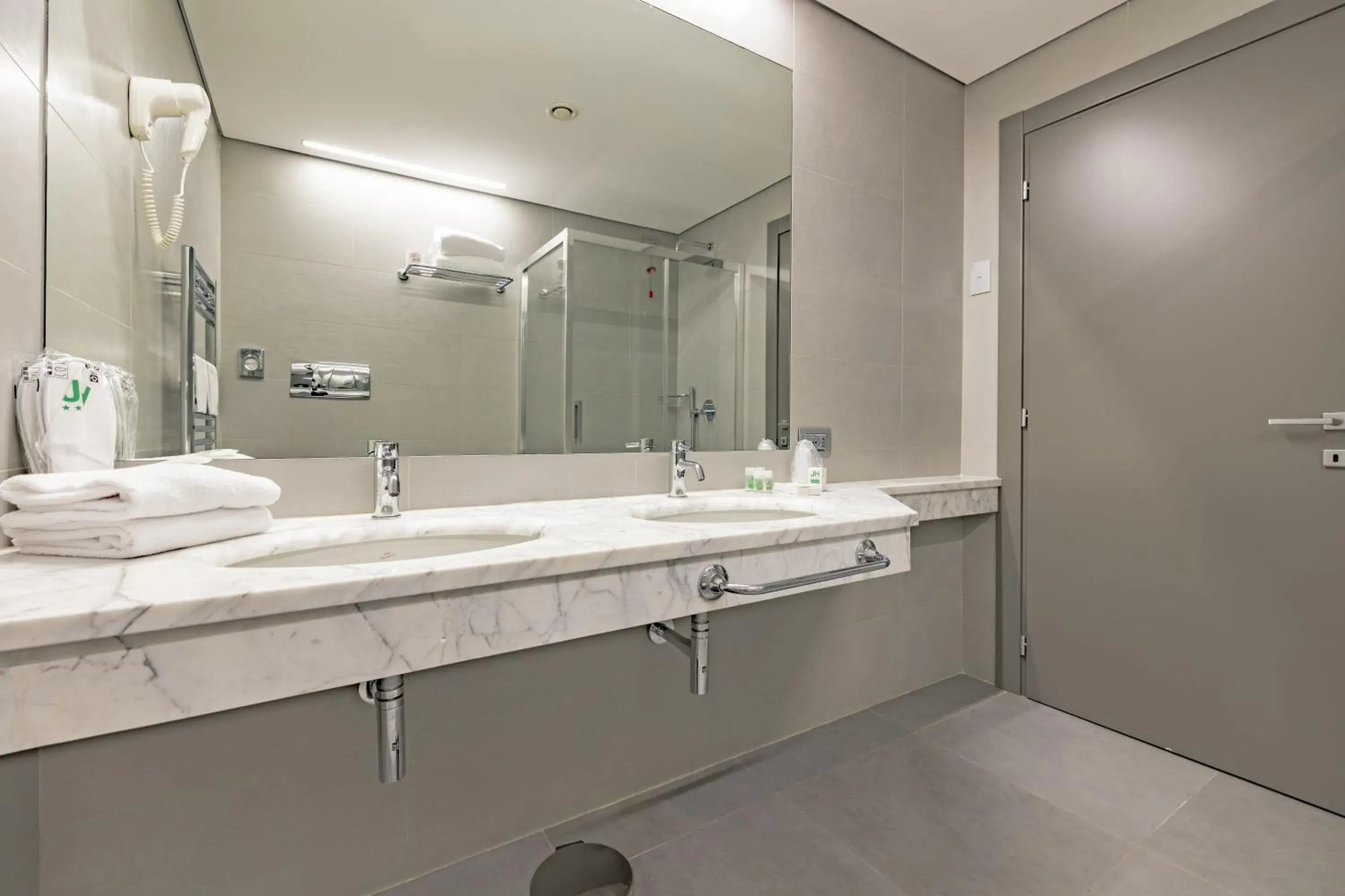 Bathroom in Just Hotel Saronno Bathroom in Just Hotel Saronno