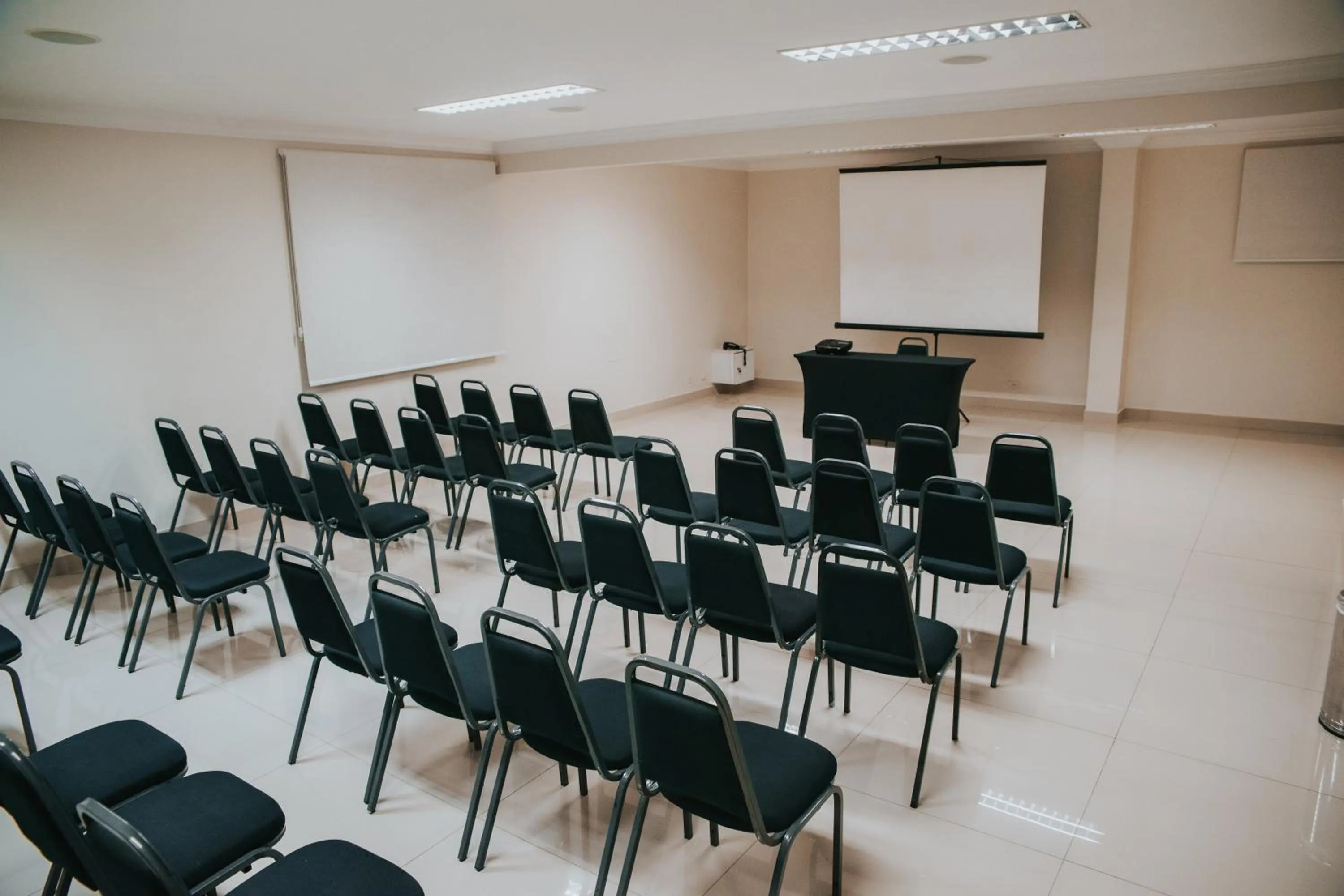 Meeting/conference room in Aruá Hotel, Restaurante e Convenções