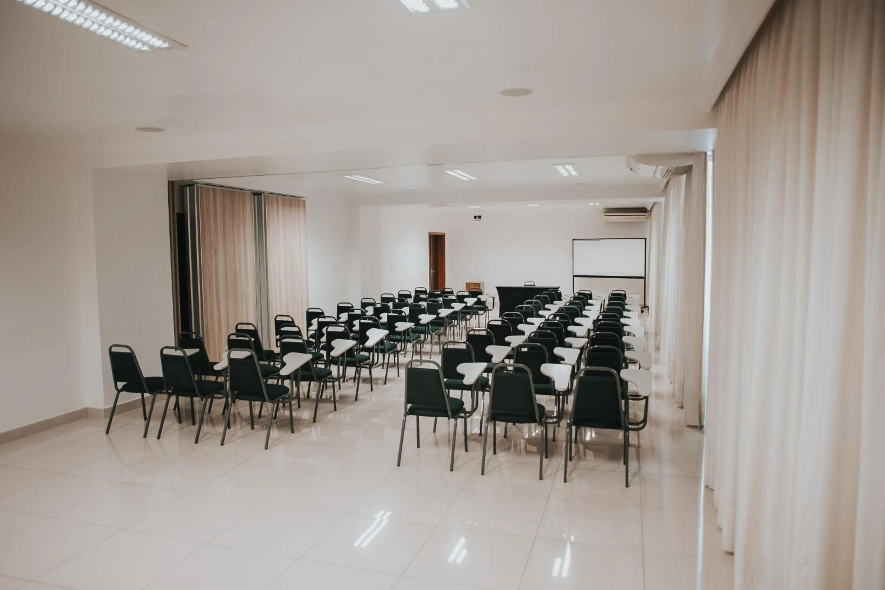 Meeting/conference room in Aruá Hotel, Restaurante e Convenções