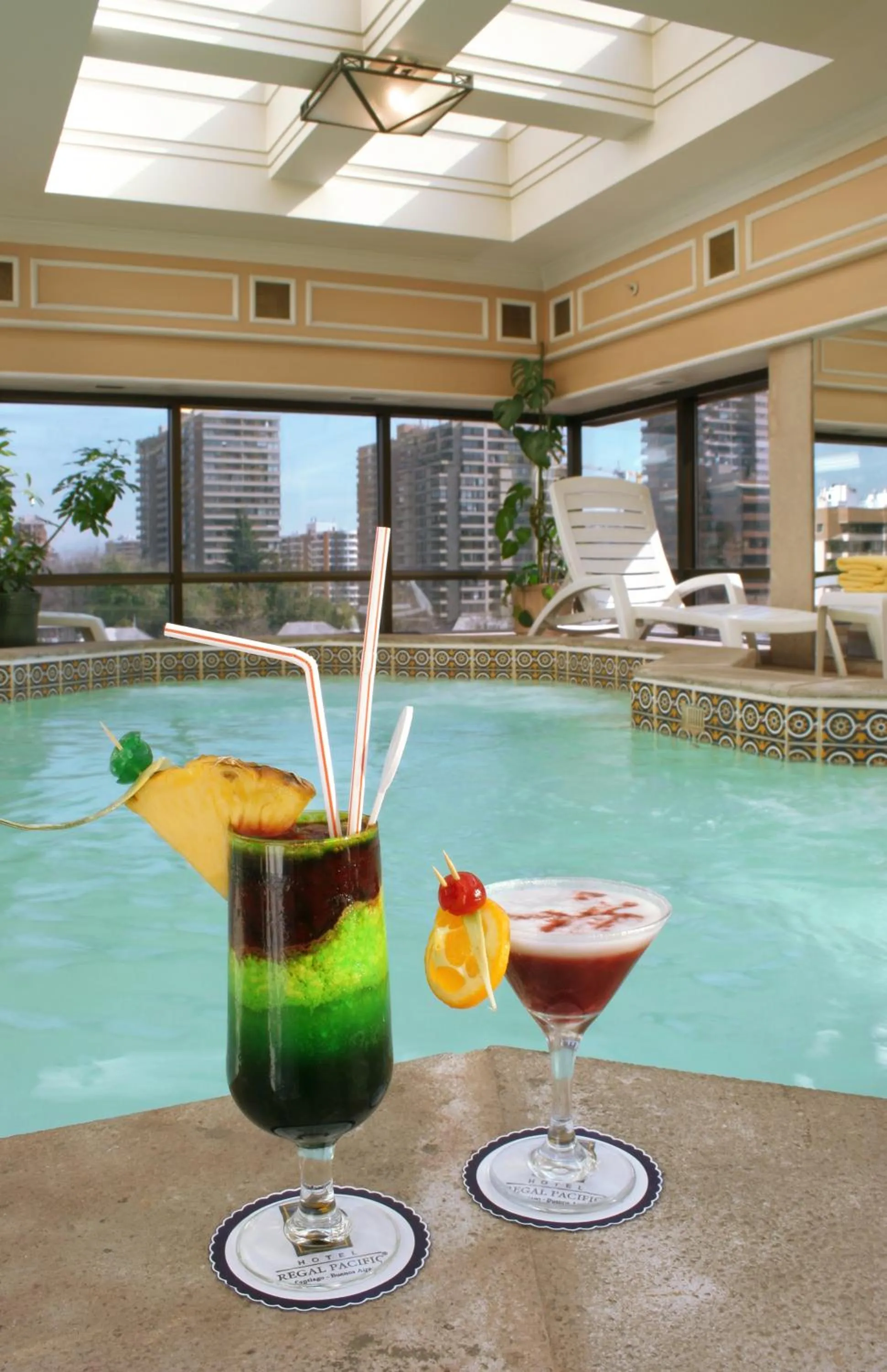 Swimming pool in Hotel Regal Pacific Santiago
