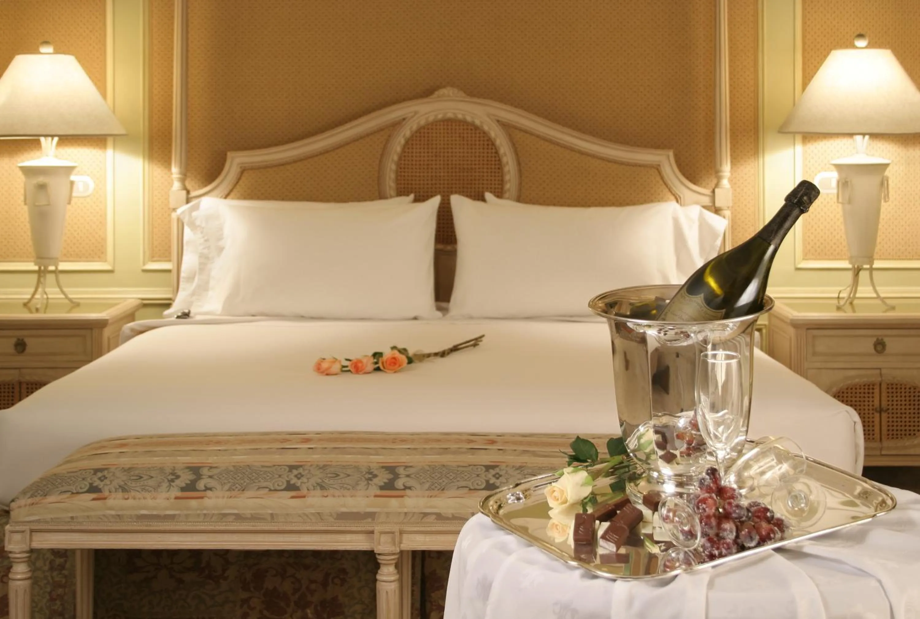 Bedroom, Bed in Hotel Regal Pacific Santiago