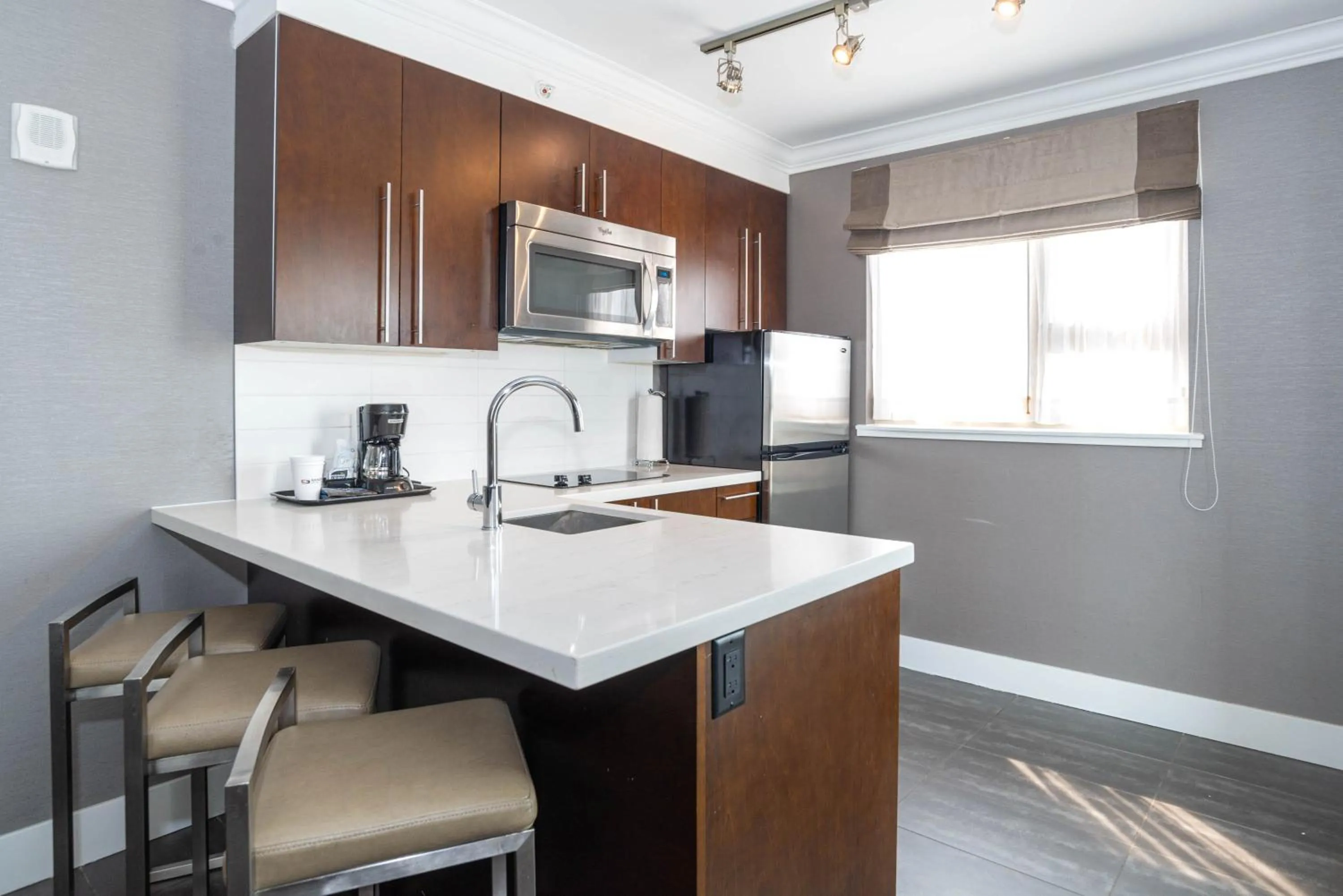 Kitchen or kitchenette in Sandman Hotel Edmonton West