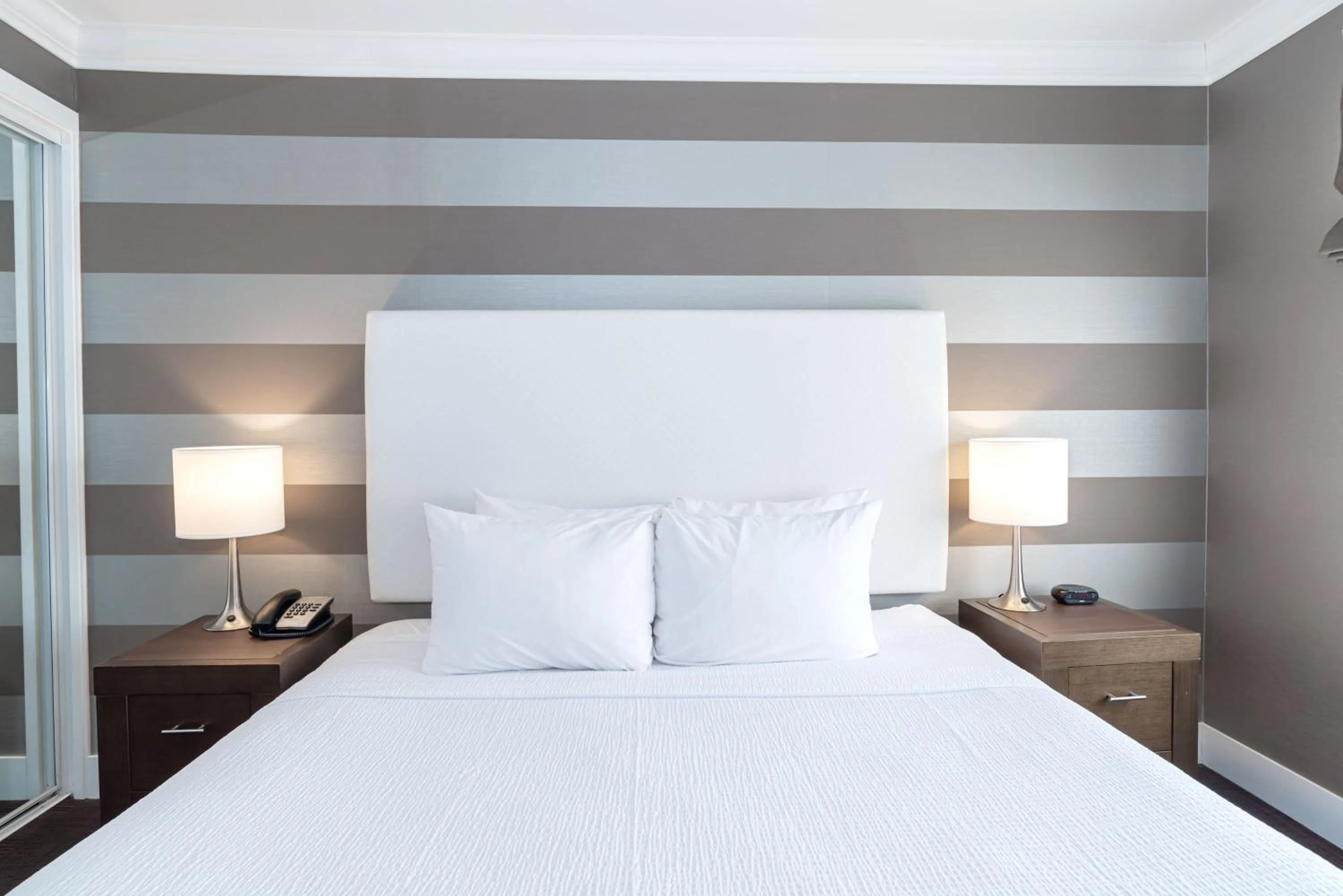 Photo of the whole room, Bed in Sandman Hotel Edmonton West