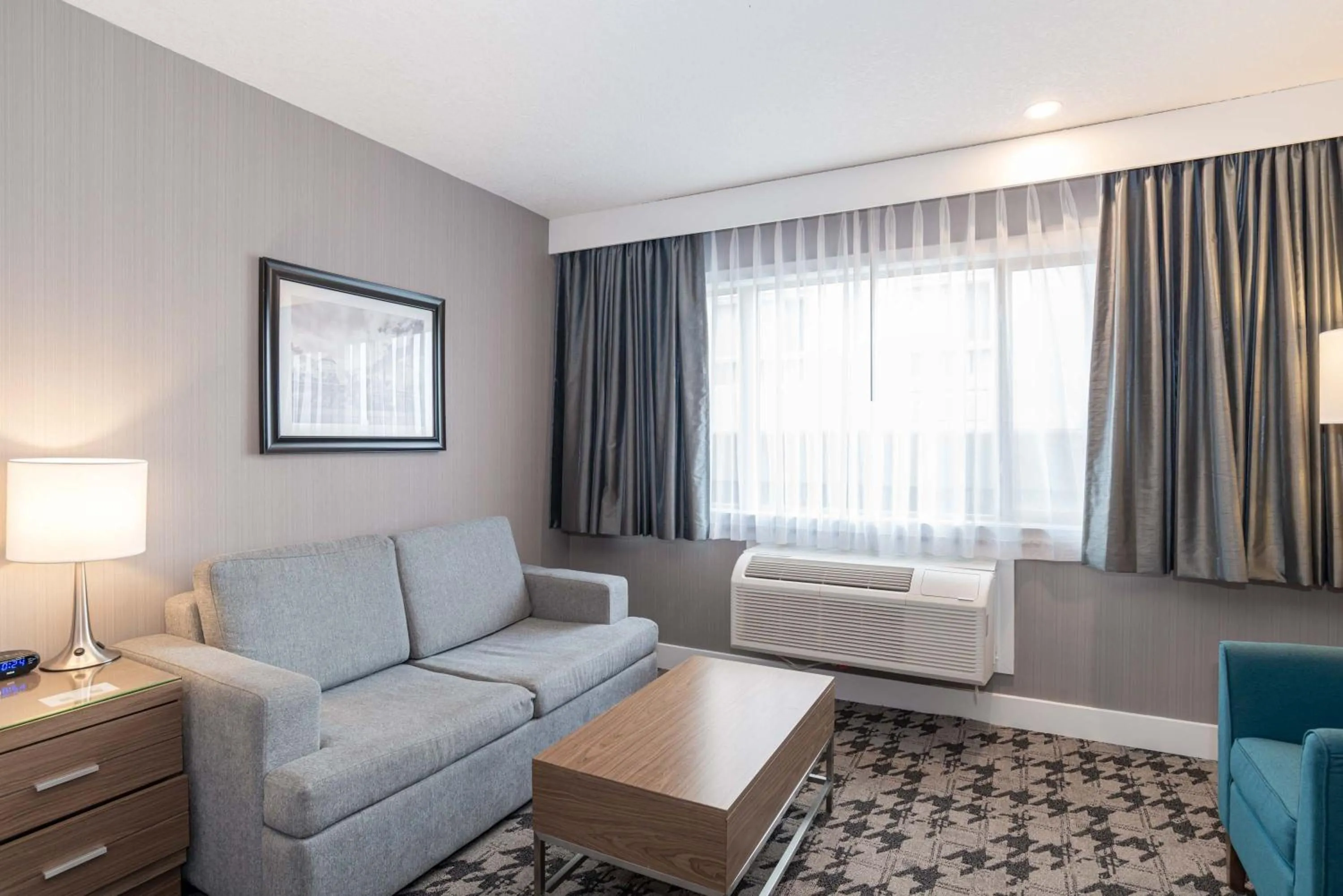 Photo of the whole room in Sandman Hotel Edmonton West