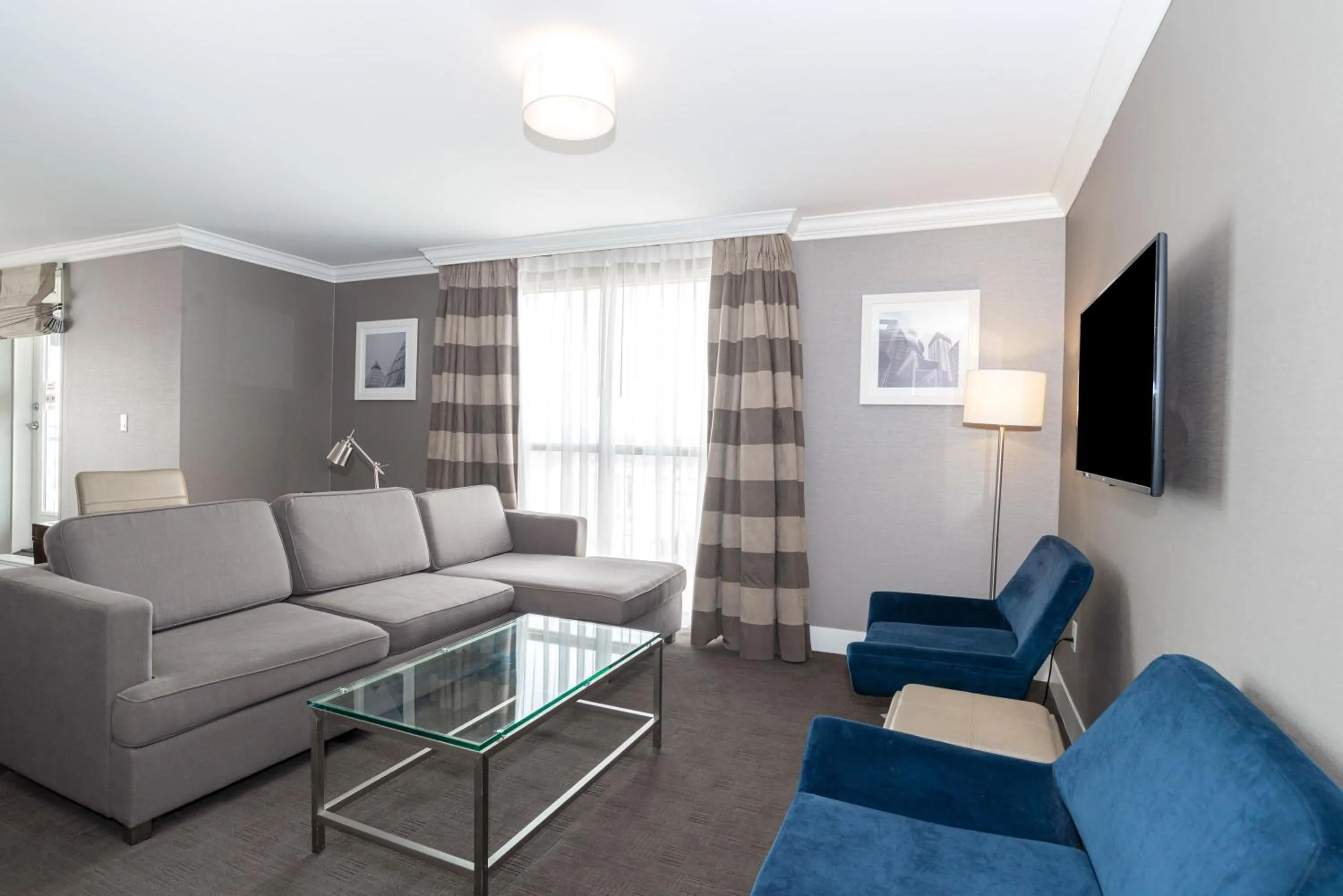 Living room in Sandman Hotel Edmonton West