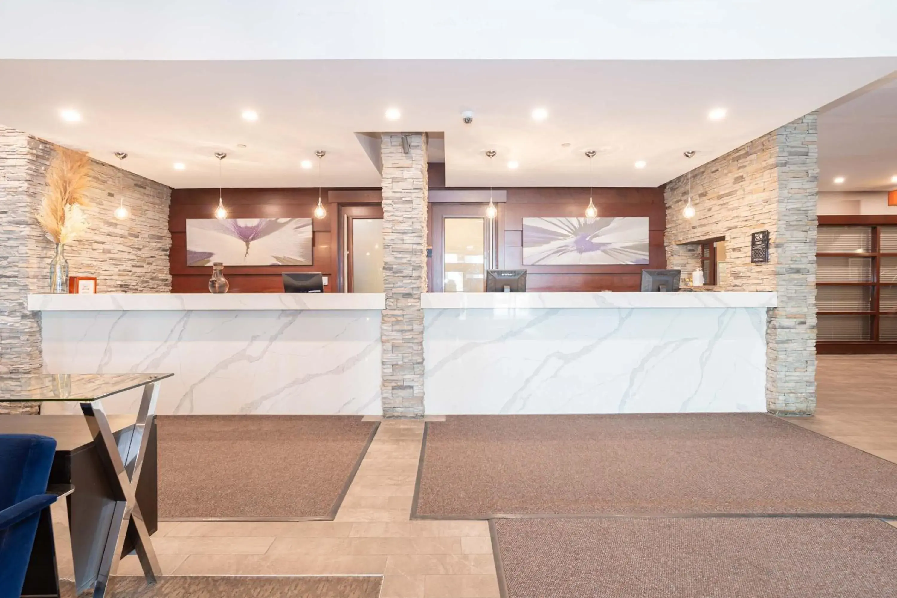 Facade/entrance in Sandman Hotel Edmonton West Facade/entrance in Sandman Hotel Edmonton West