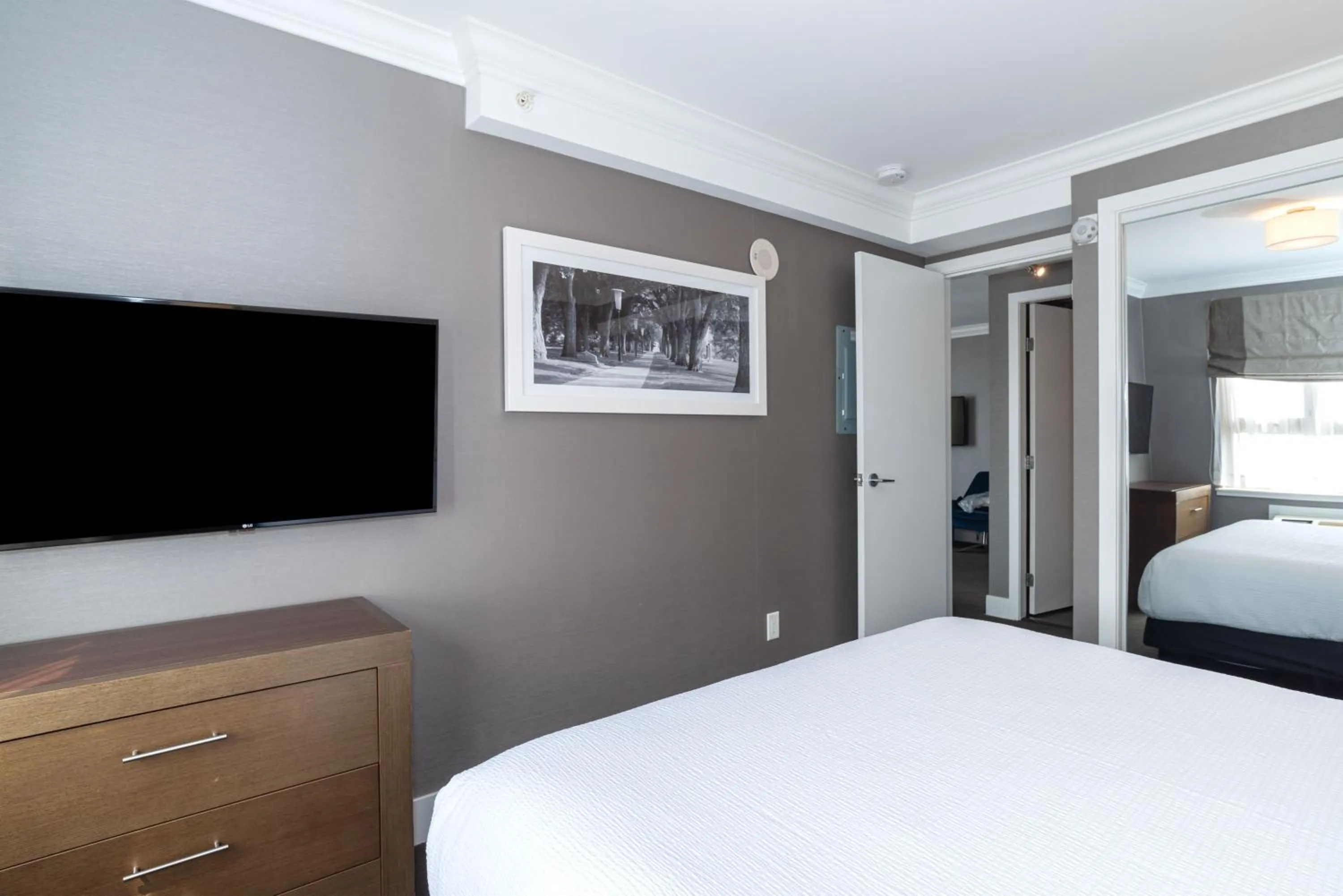 Photo of the whole room, Bed in Sandman Hotel Edmonton West