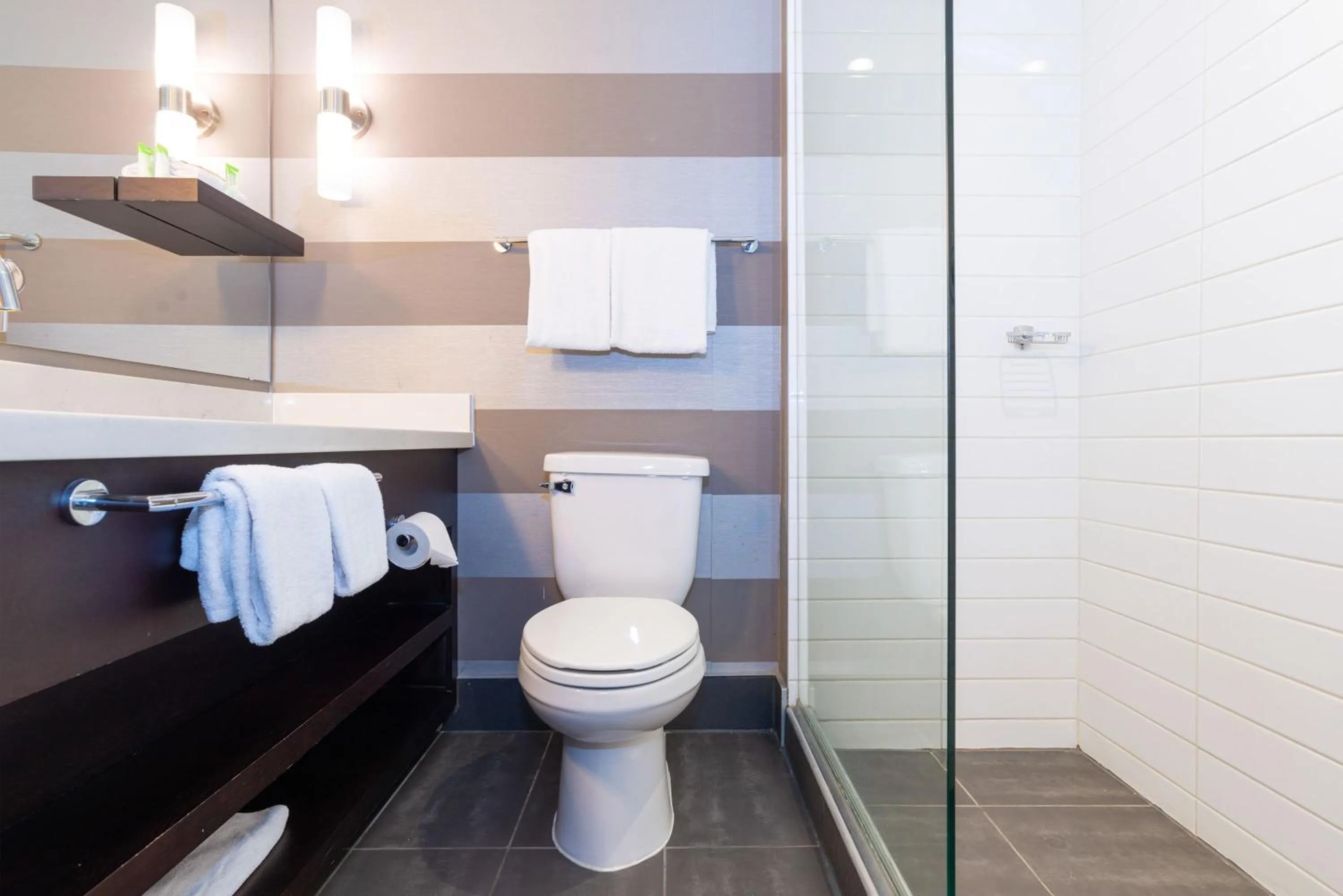 Bathroom in Sandman Hotel Edmonton West