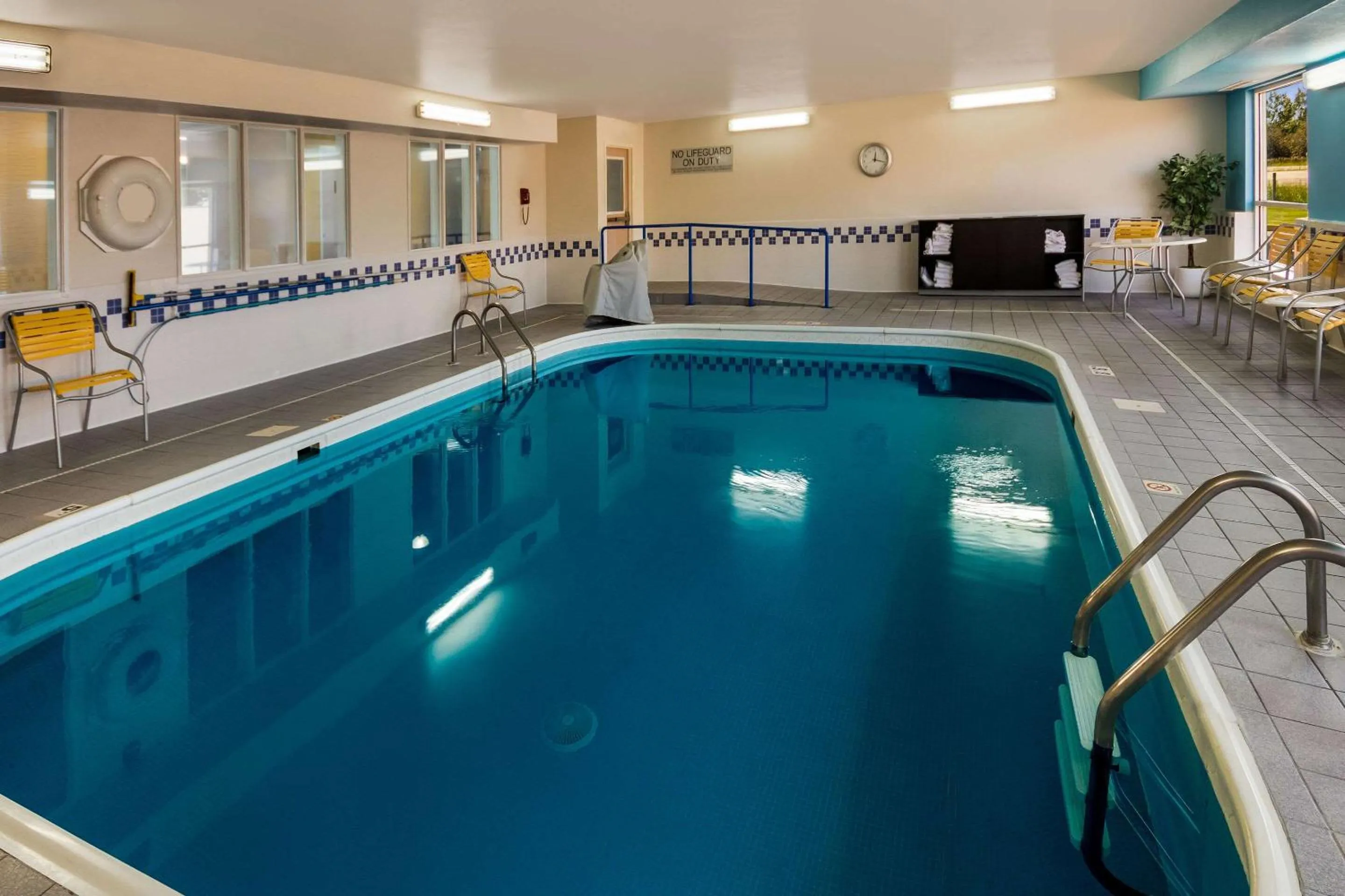 Swimming pool in Quality Inn & Suites Bozeman