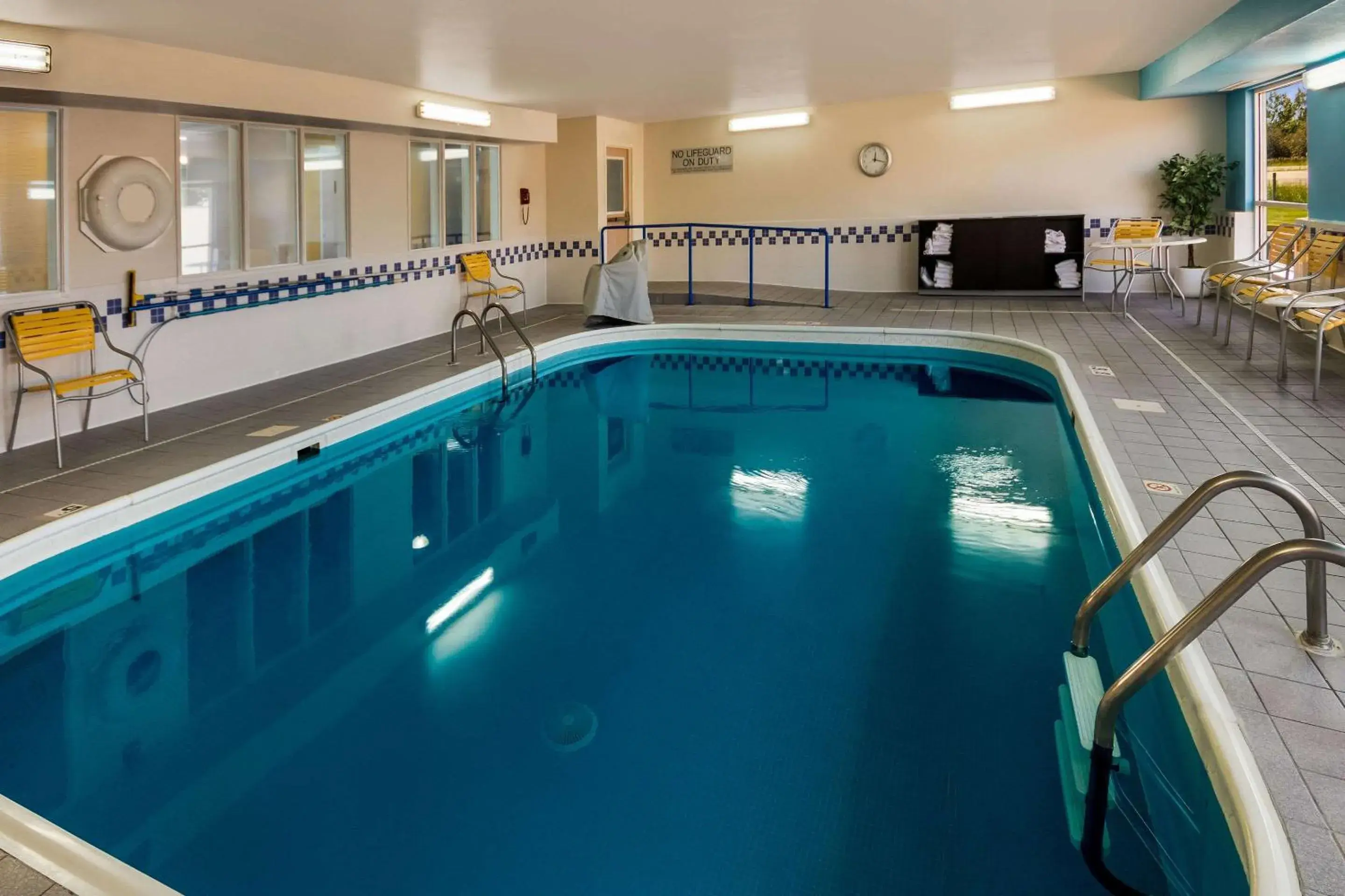 Swimming pool in Quality Inn & Suites Bozeman Swimming pool in Quality Inn & Suites Bozeman