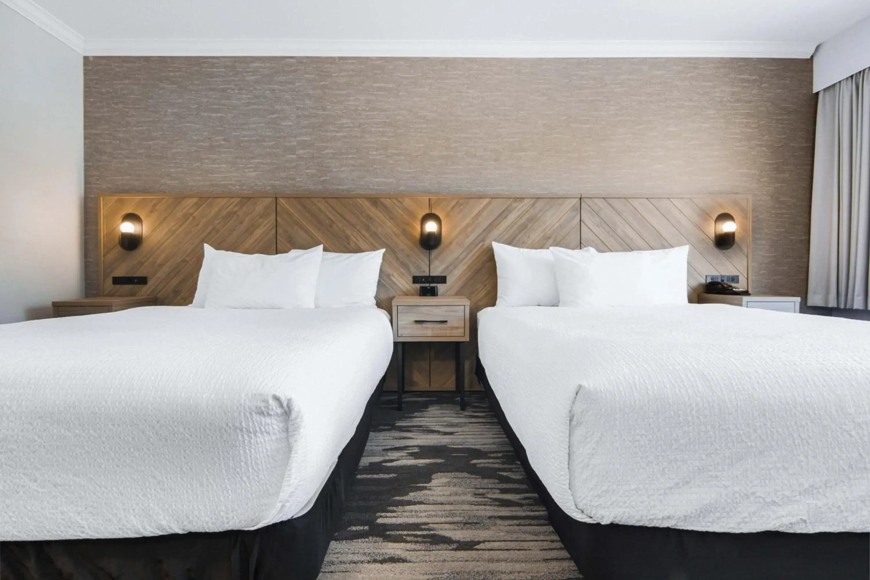 Photo of the whole room, Bed in Sandman Hotel & Suites Kelowna Photo of the whole room, Bed in Sandman Hotel & Suites Kelowna