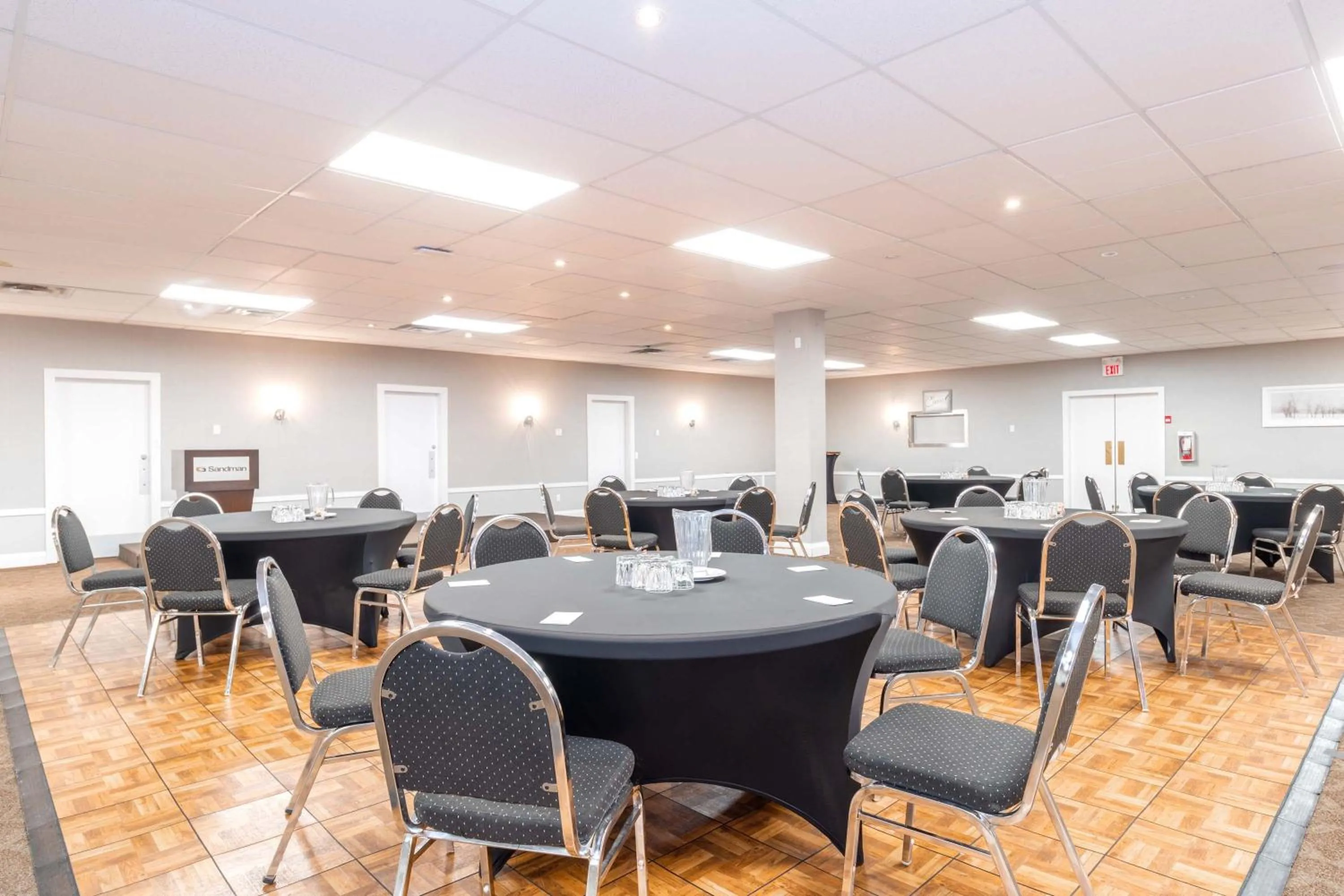 Meeting/conference room in Sandman Hotel & Suites Kelowna