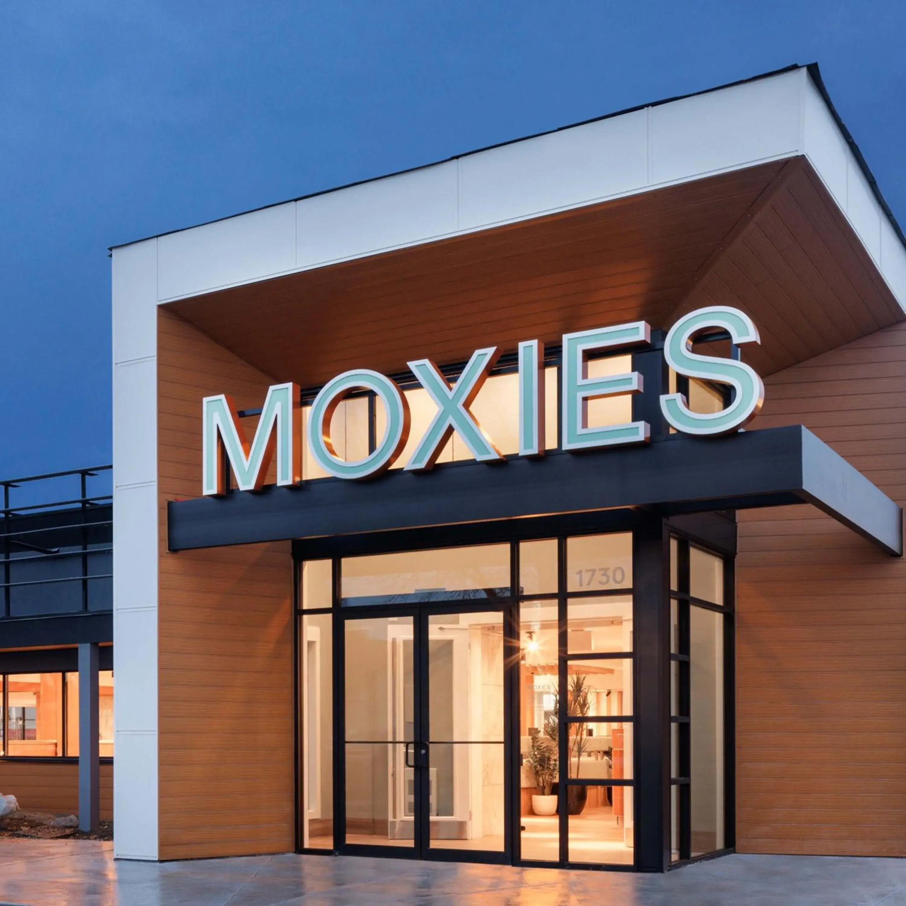 Restaurant/places to eat in Sandman Hotel & Suites Kelowna Restaurant/places to eat in Sandman Hotel & Suites Kelowna