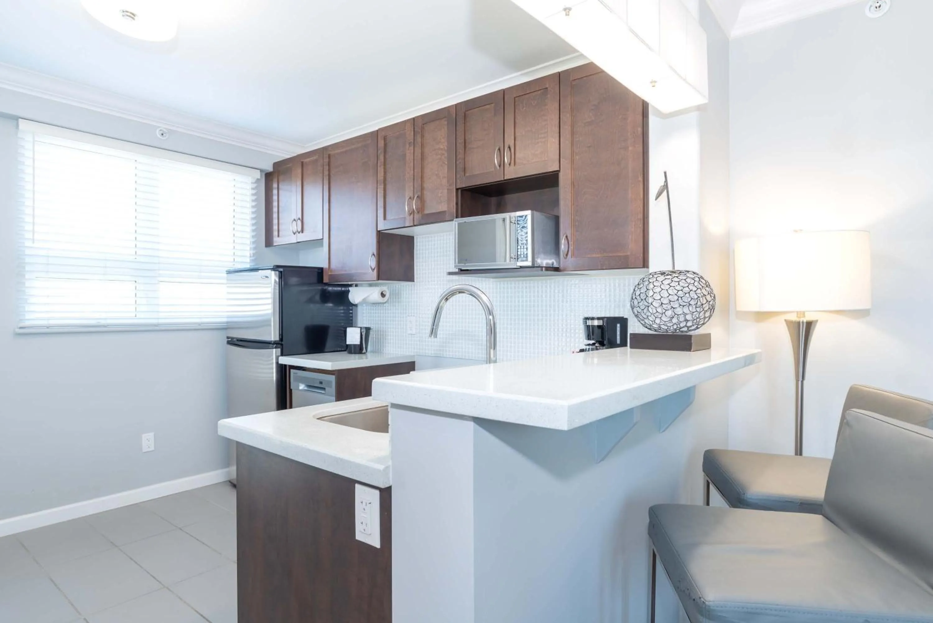 Kitchen or kitchenette in Sandman Hotel & Suites Kelowna