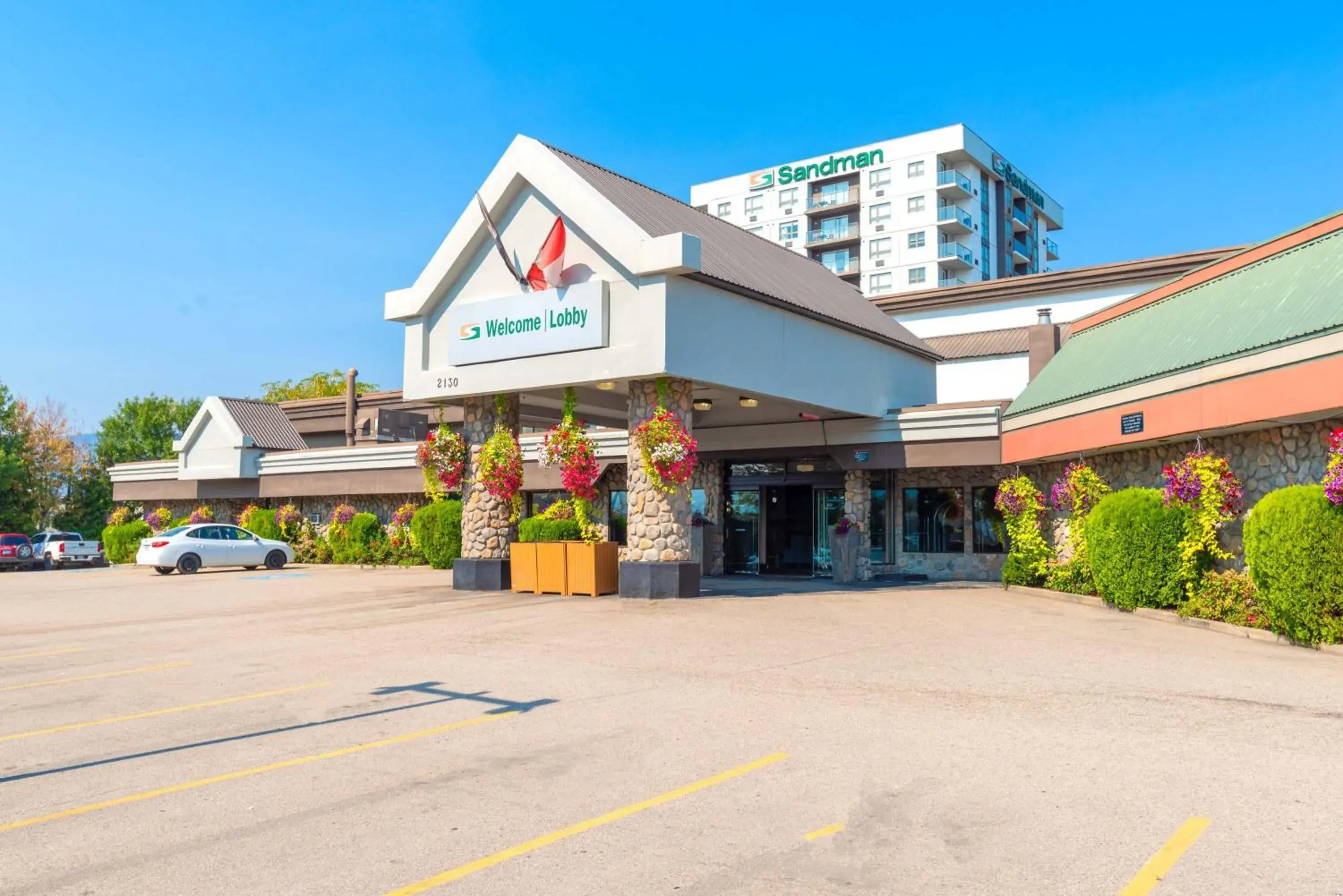 Property building in Sandman Hotel & Suites Kelowna Property building in Sandman Hotel & Suites Kelowna