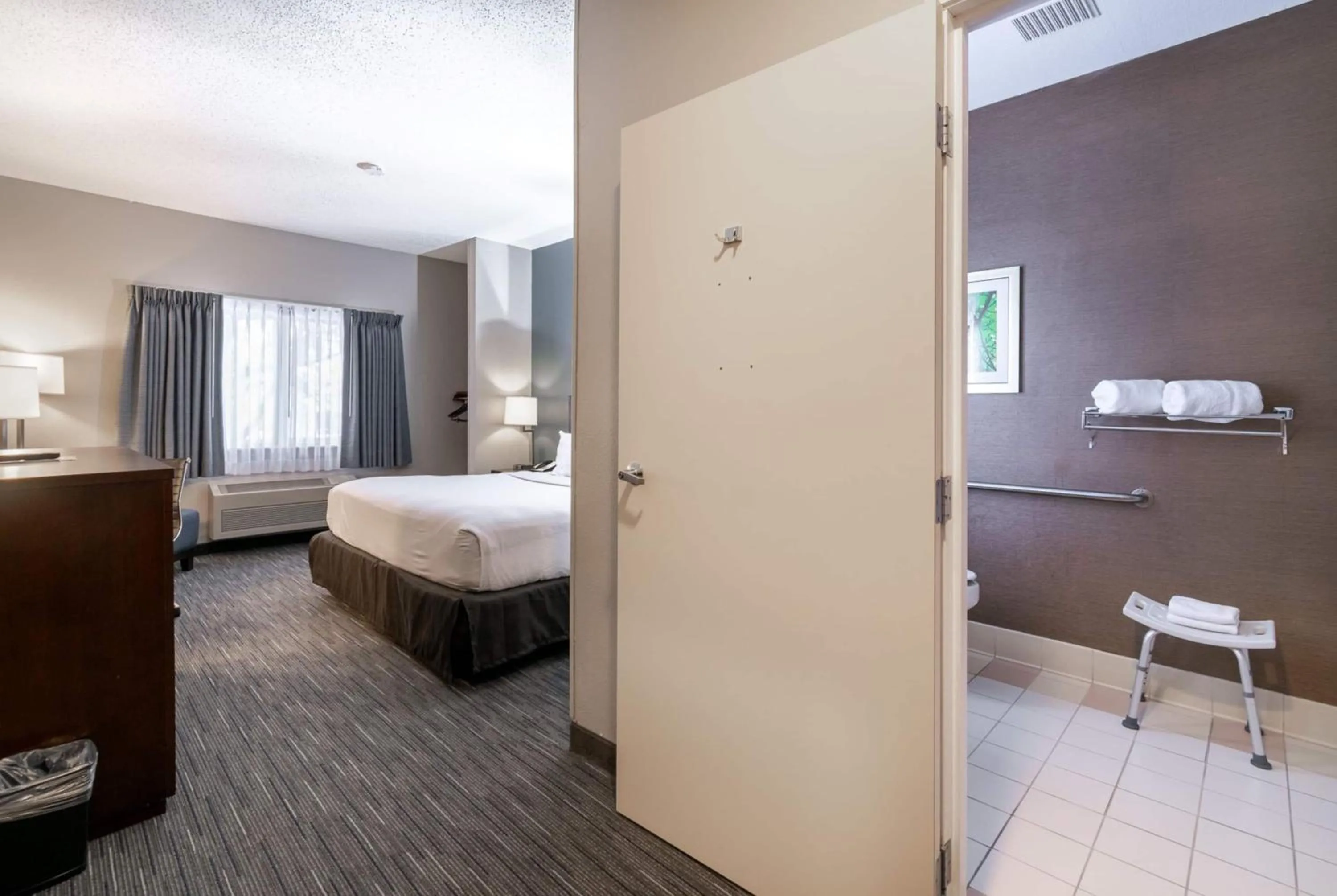 Photo of the whole room, Bed in Wingate by Wyndham Great Falls