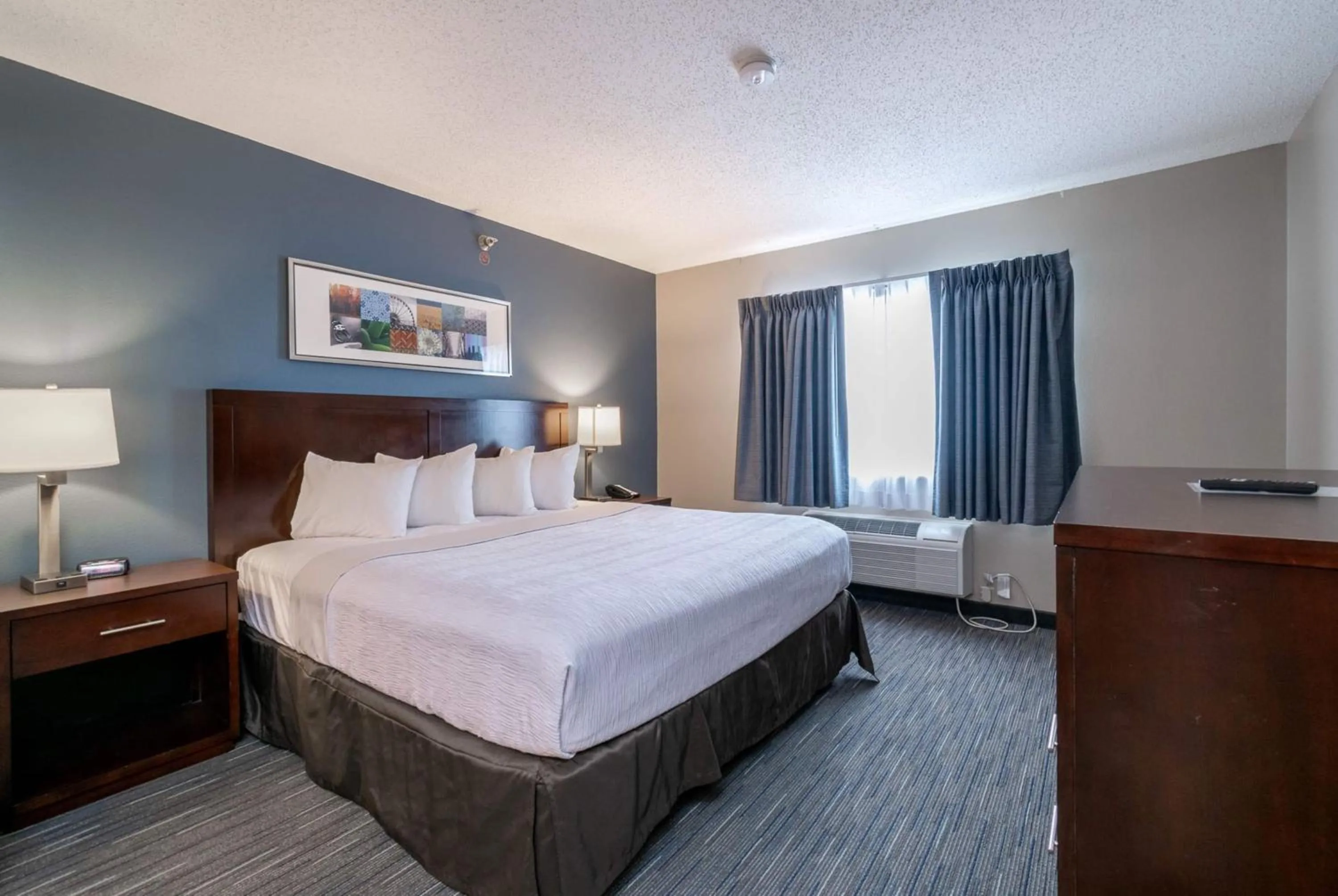 Photo of the whole room, Bed in Wingate by Wyndham Great Falls
