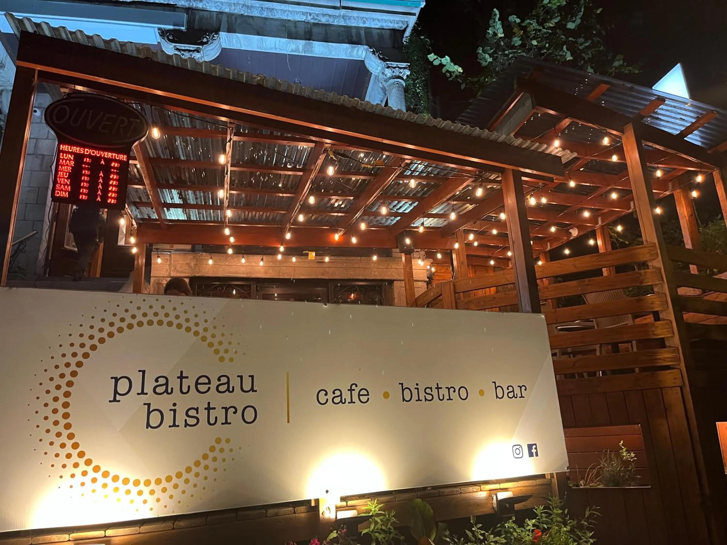 Balcony/Terrace in Hotel de Paris Montreal