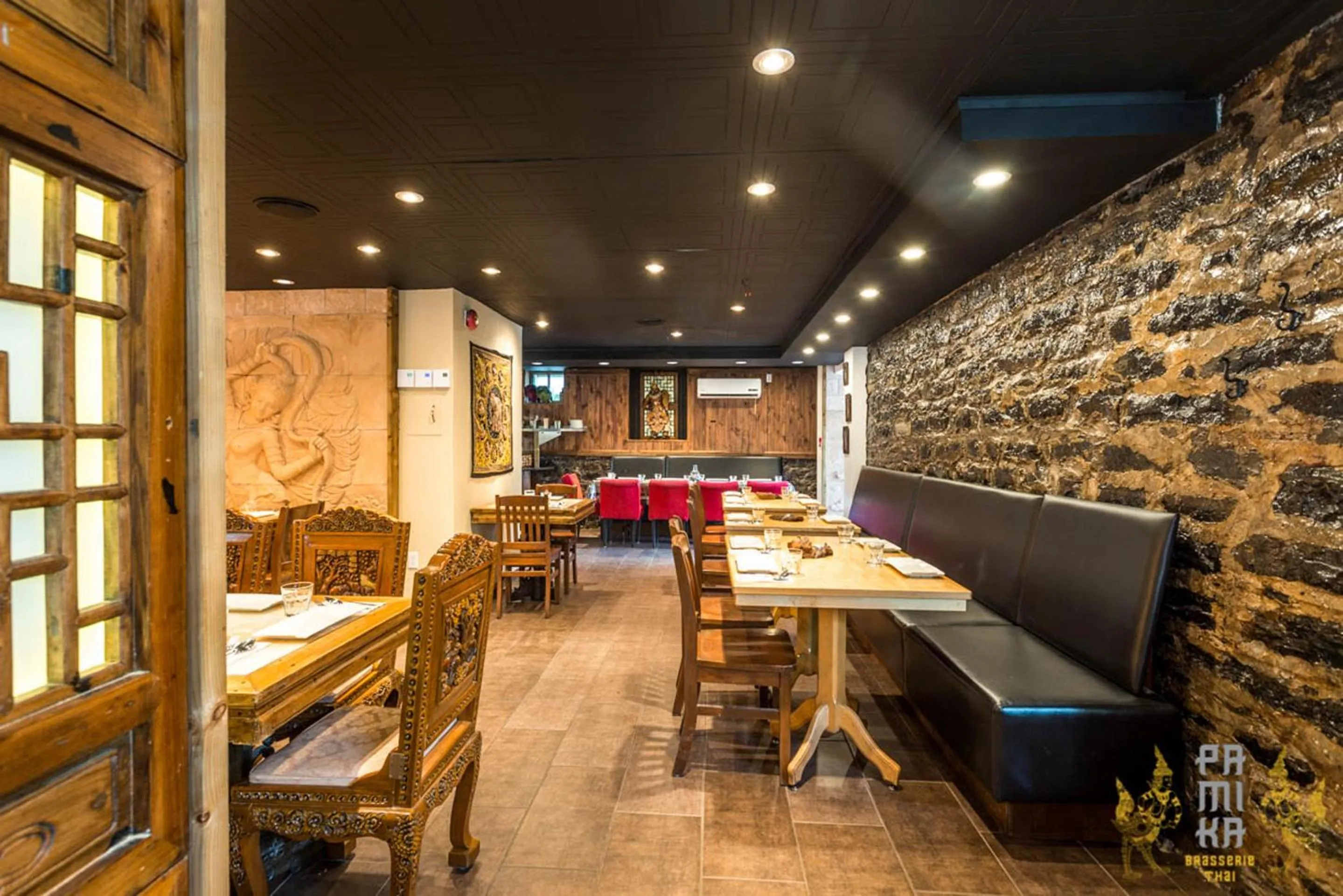 Restaurant/places to eat in Hotel de Paris Montreal