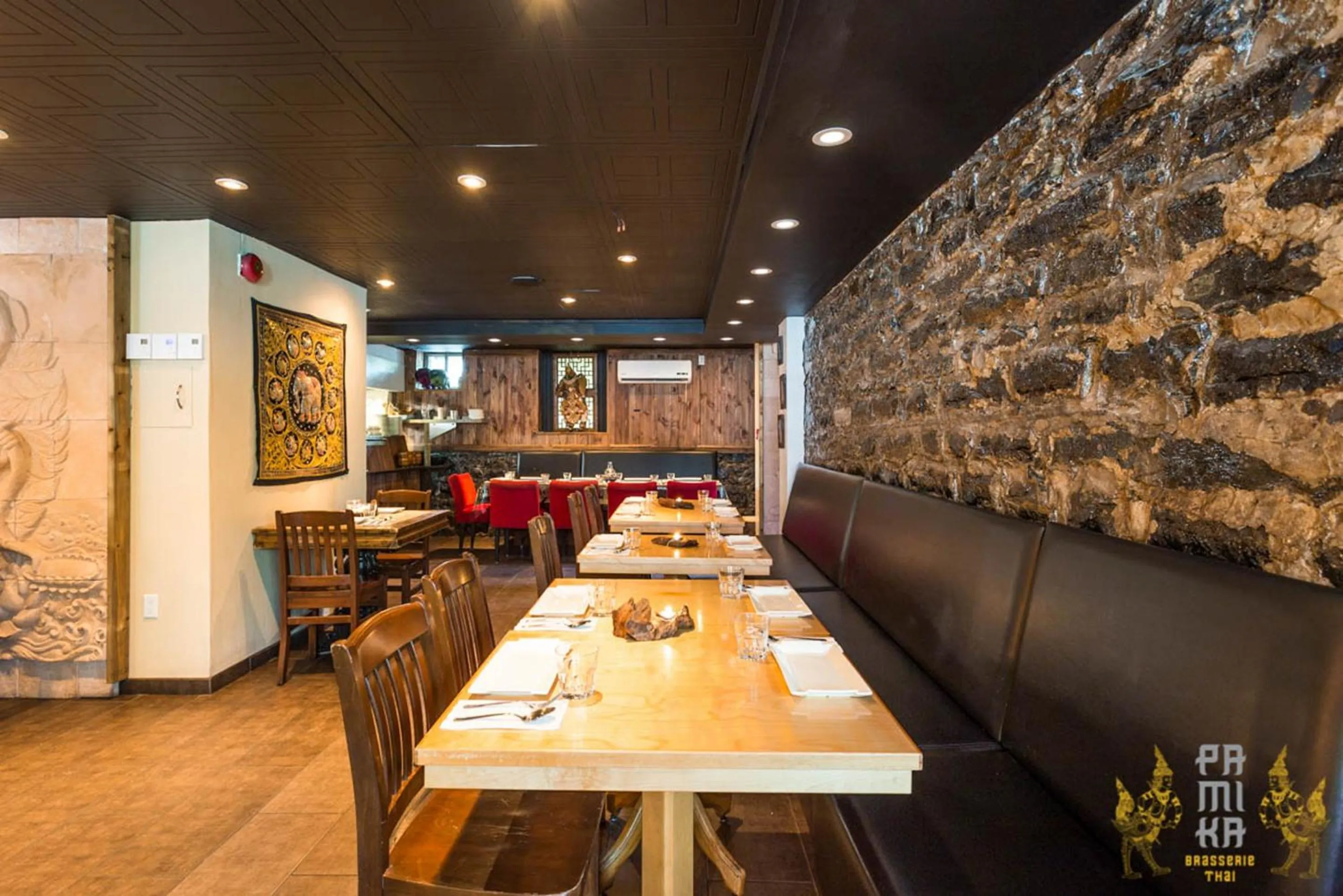 Restaurant/places to eat in Hotel de Paris Montreal