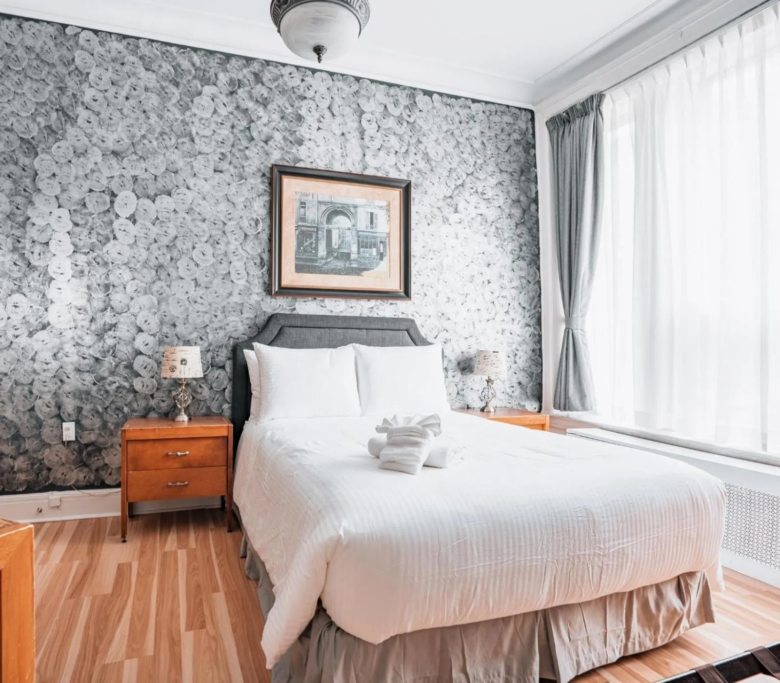 Bedroom in Hotel de Paris Montreal