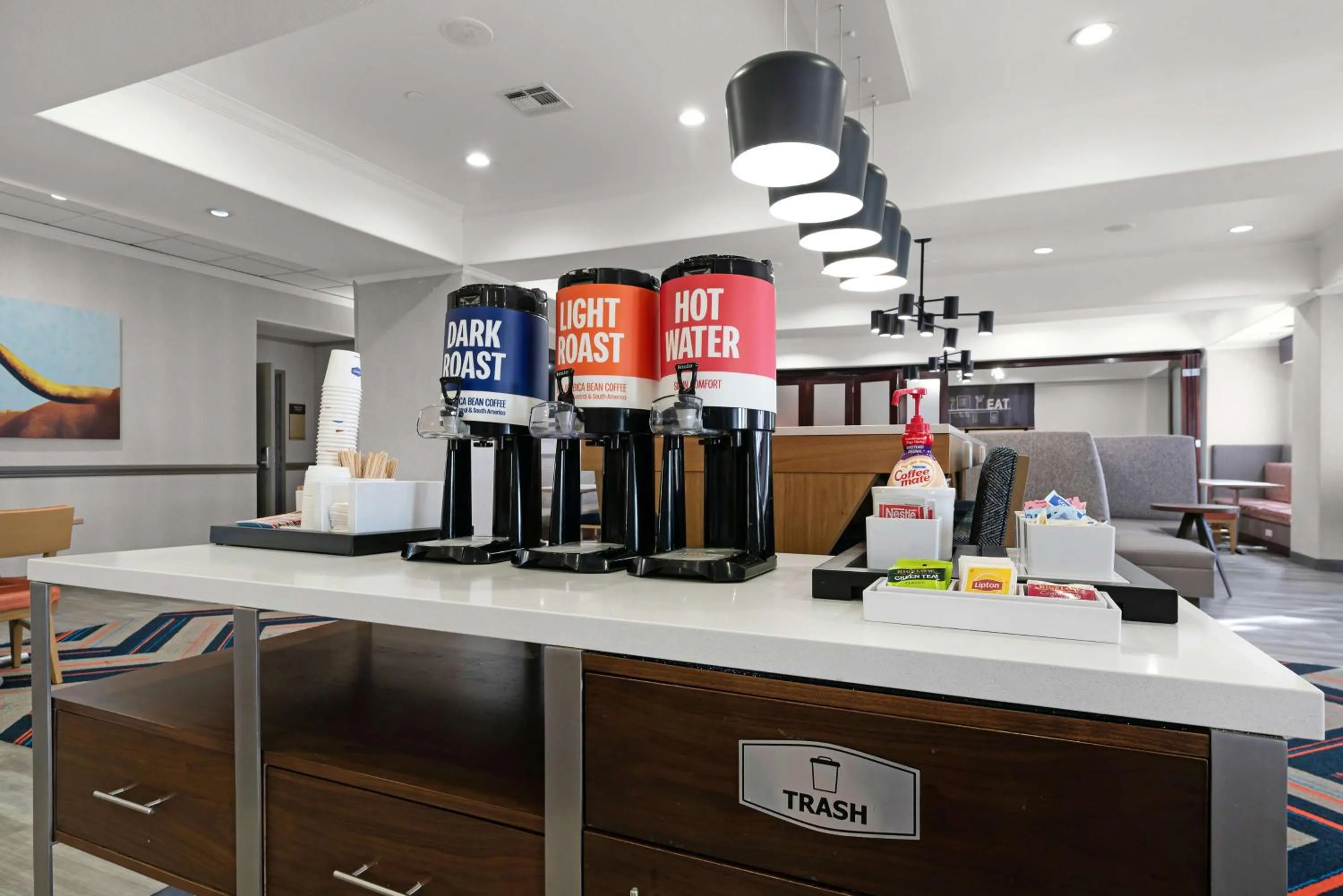 Dining area in Hampton Inn Seguin