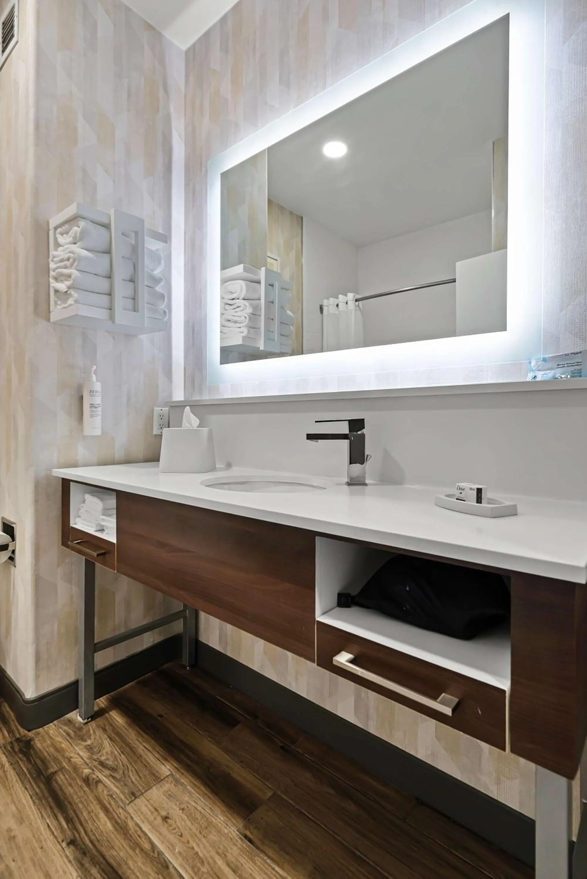 Bathroom in Hampton Inn Seguin