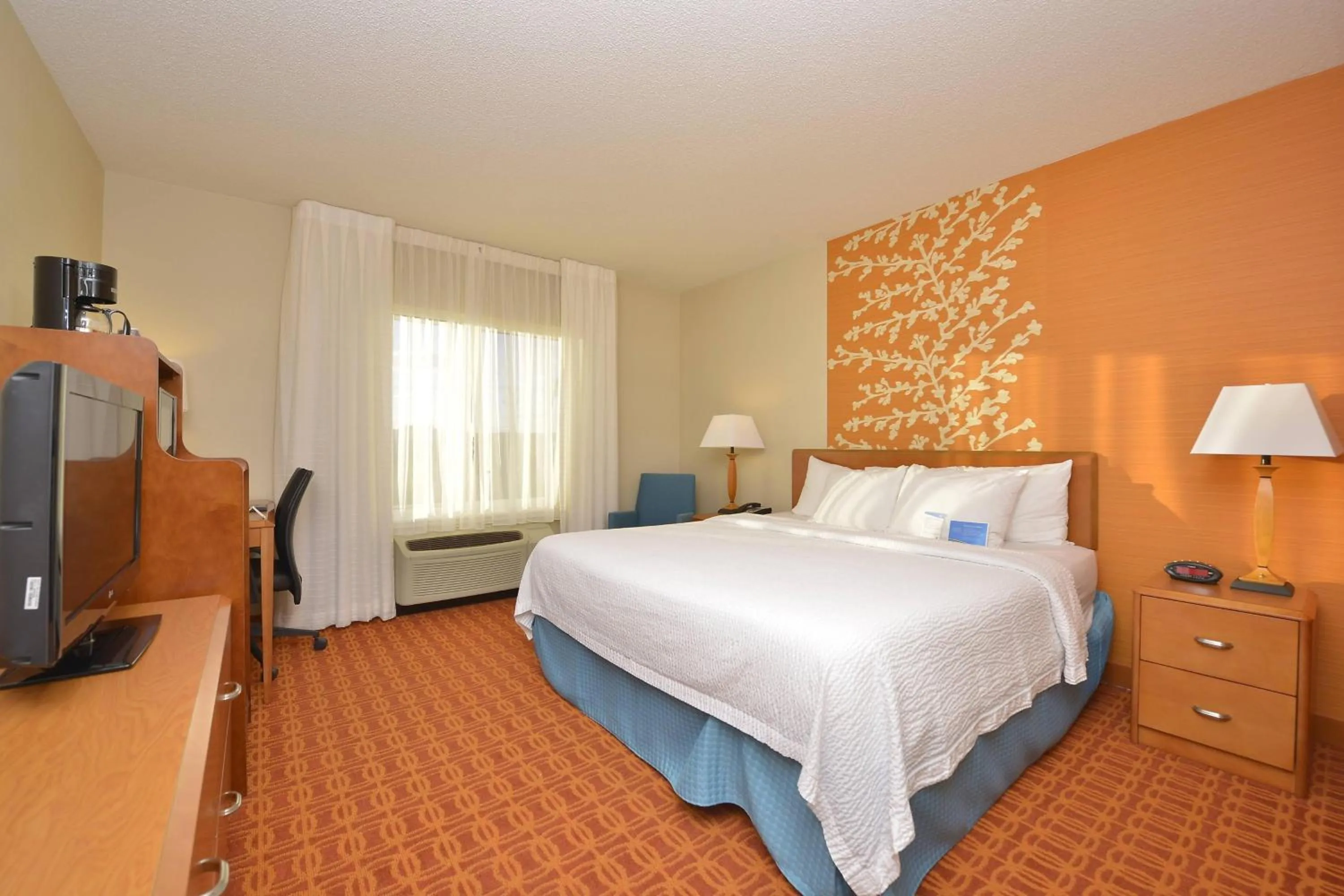 Photo of the whole room, Bed in Fairfield Inn and Suites by Marriott Williamsport