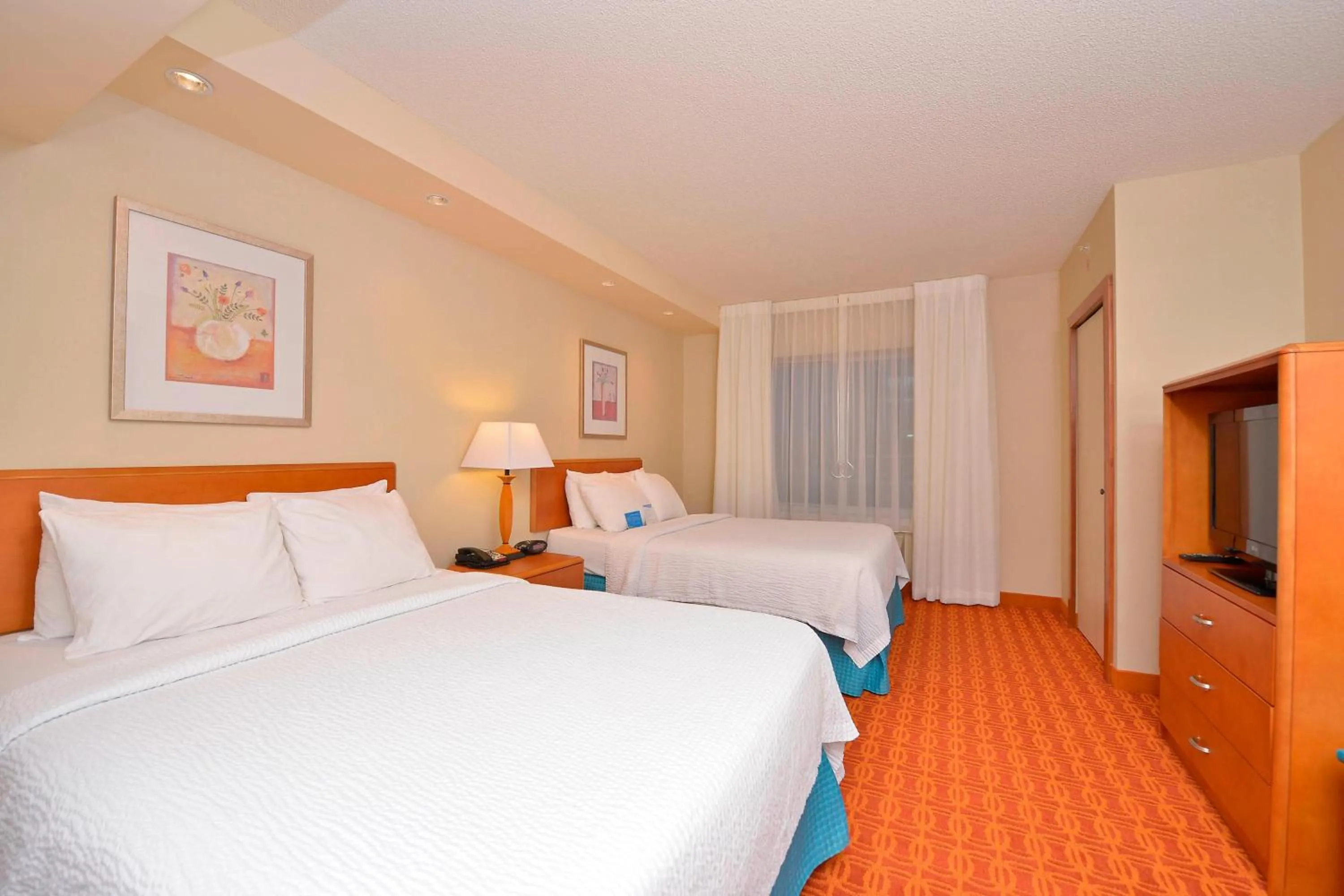 Photo of the whole room, Bed in Fairfield Inn and Suites by Marriott Williamsport