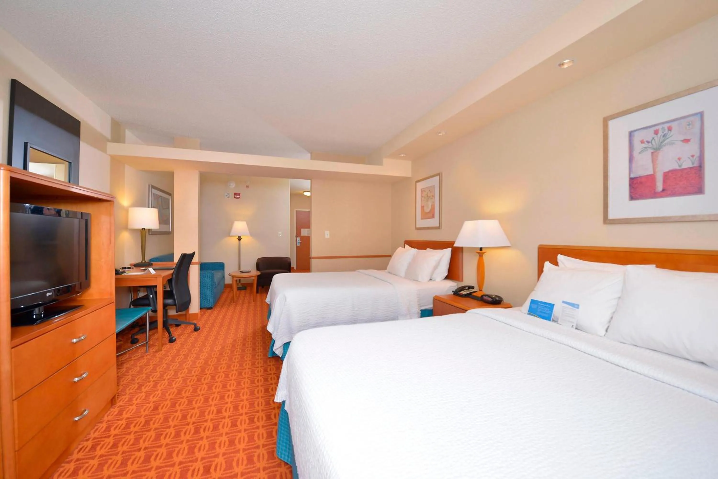 Photo of the whole room, Bed in Fairfield Inn and Suites by Marriott Williamsport