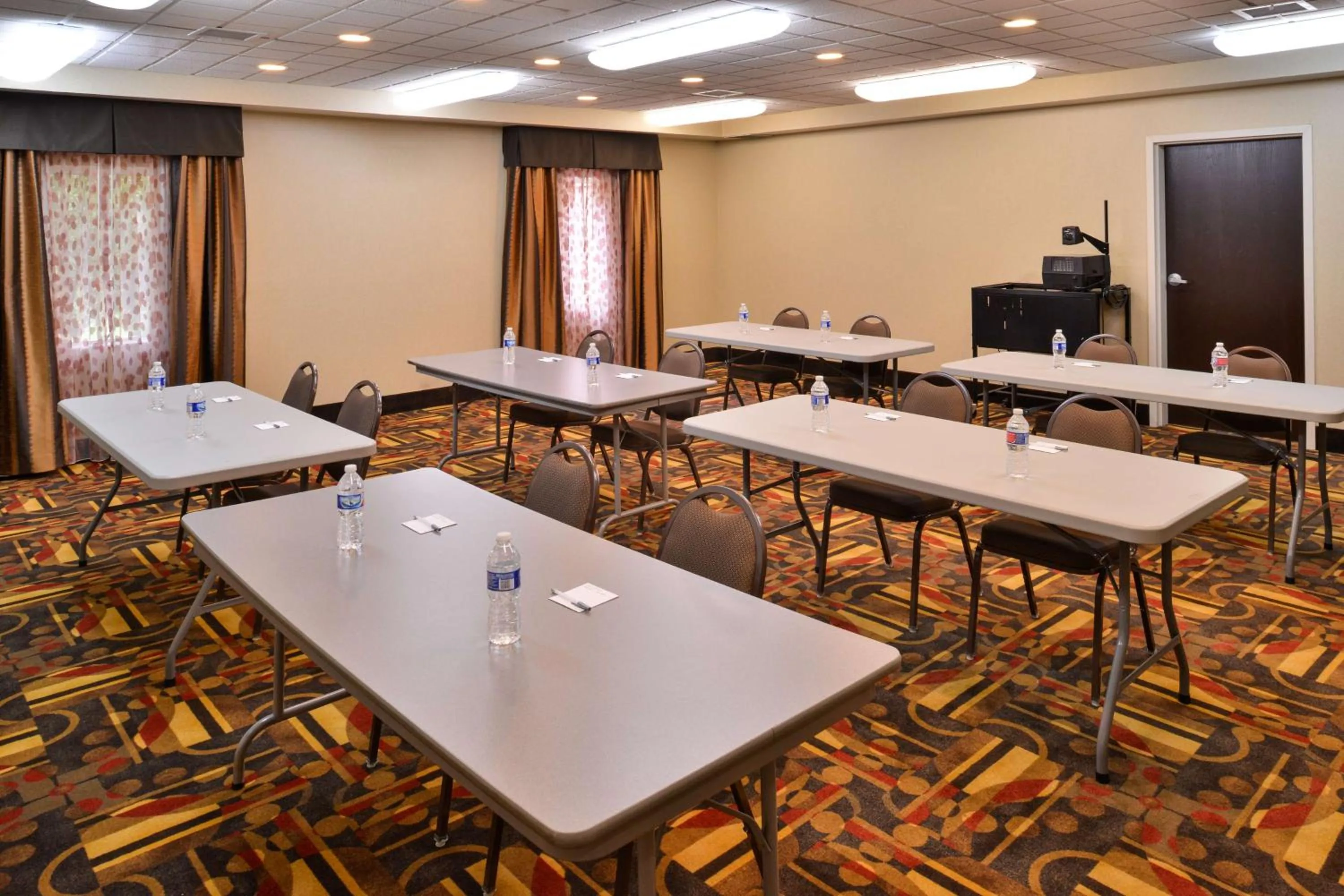 Meeting/conference room in Wingate by Wyndham Steubenville