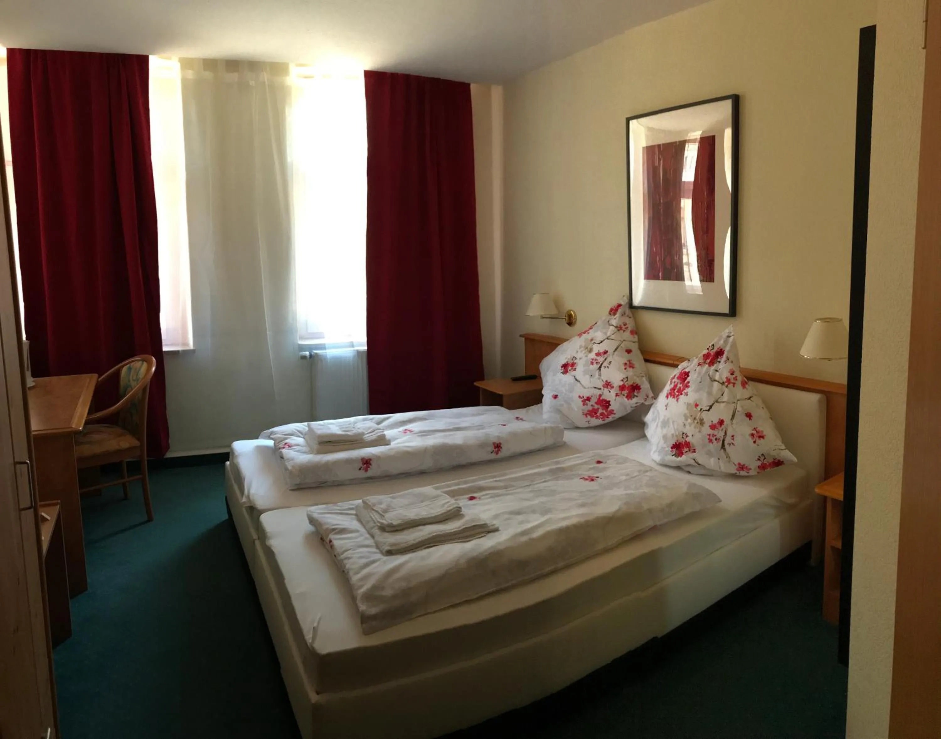 Photo of the whole room, Bed in Hotel Zur Sonne