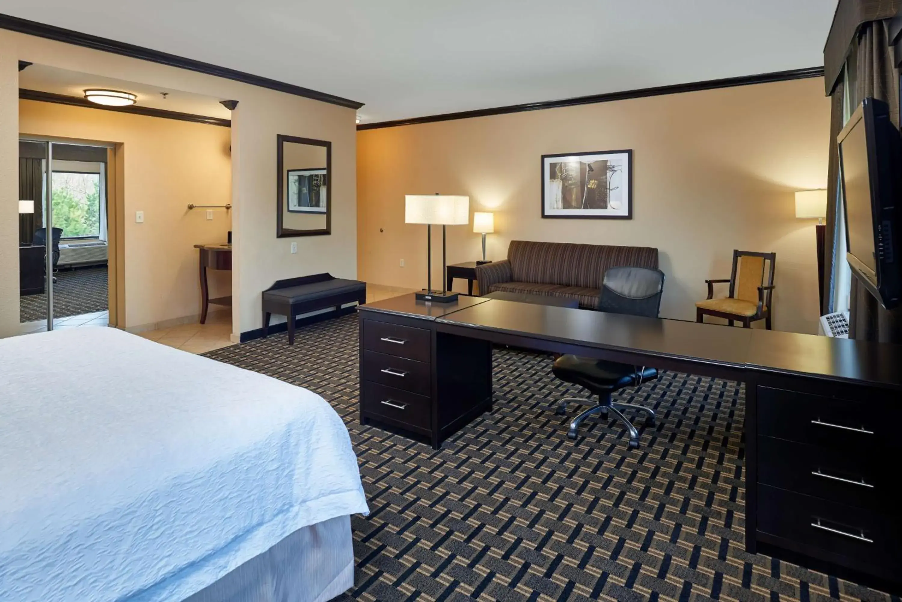 Living room, Bed in Hampton Inn & Suites Longview North Living room, Bed in Hampton Inn & Suites Longview North