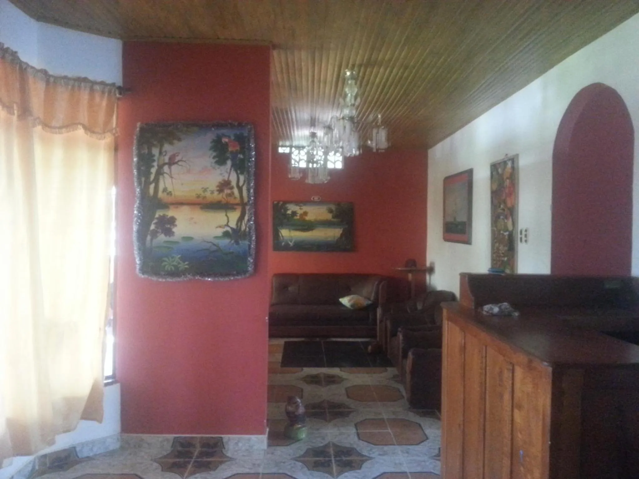 Communal lounge/ TV room in Hostal Selvatrip