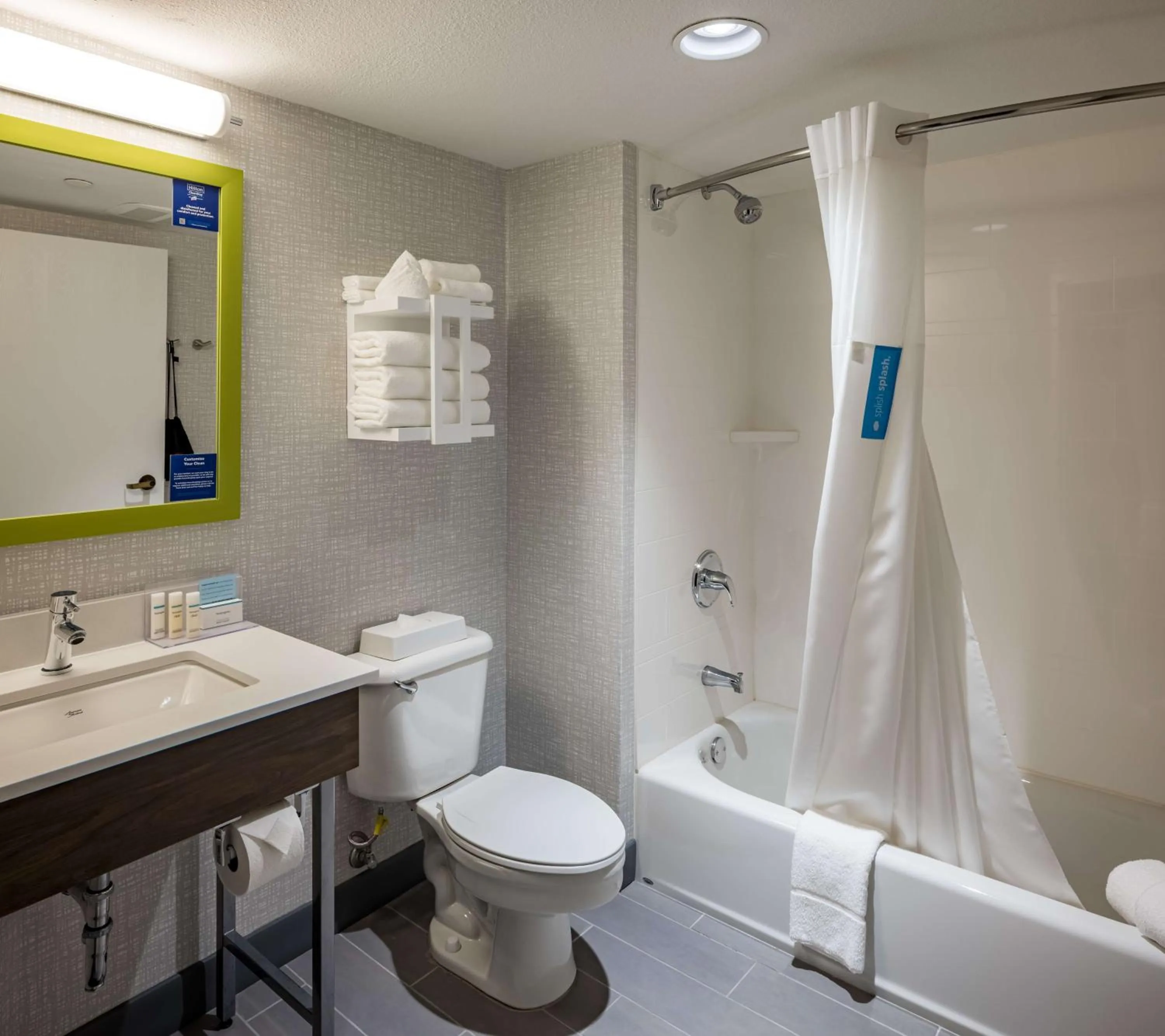 Bathroom in Hampton Inn Bentonville-Rogers