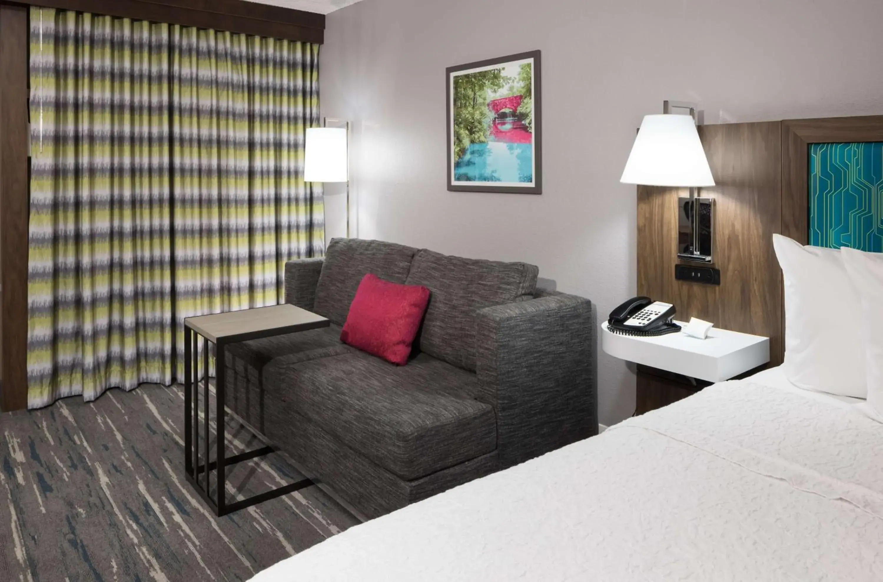 Bed in Hampton Inn Bentonville-Rogers Bed in Hampton Inn Bentonville-Rogers