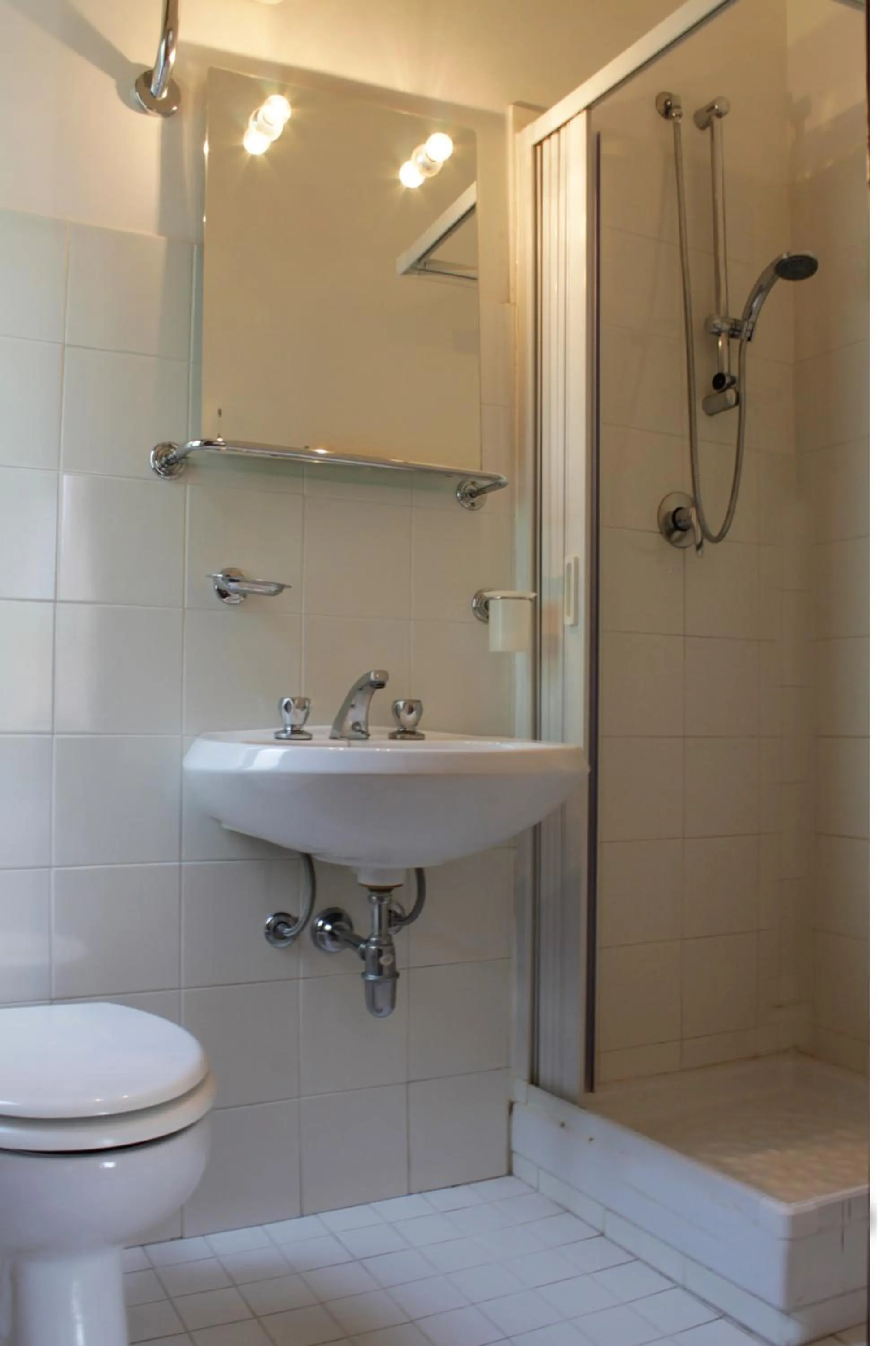 Bathroom in Hotel MariaLetizia