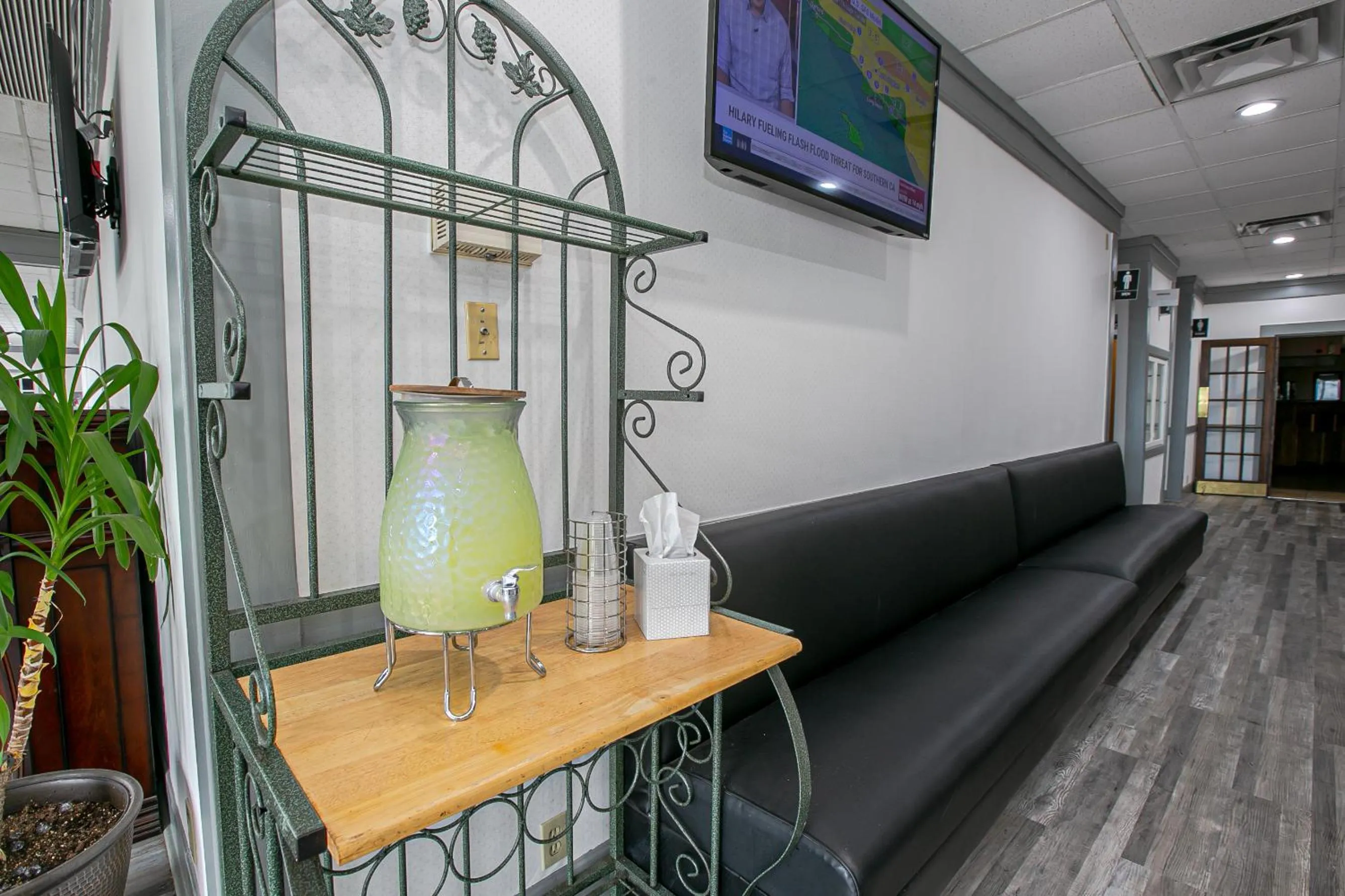 Seating area in Quality Inn Dayton Airport