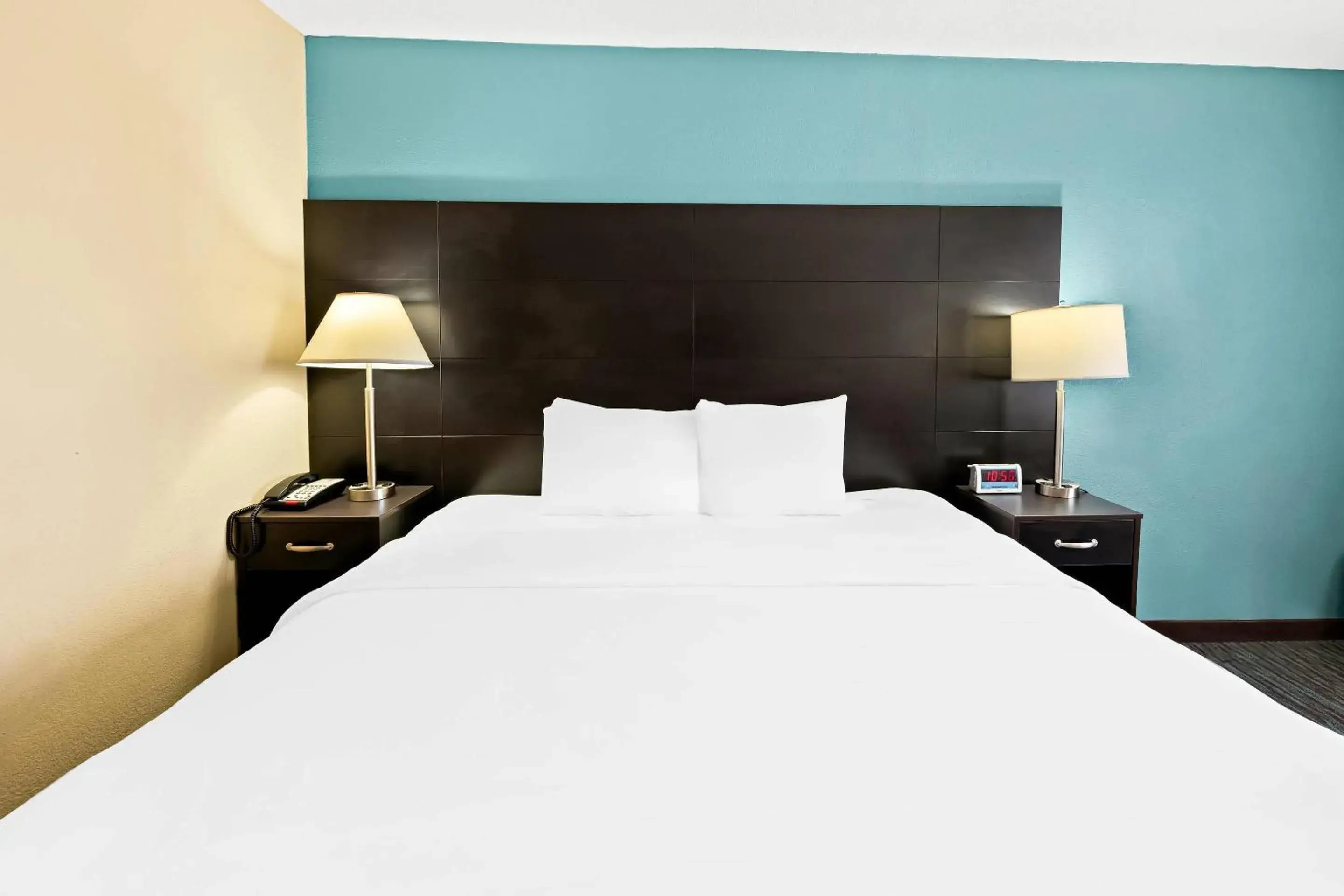 Bedroom, Bed in Quality Inn Dayton Airport Bedroom, Bed in Quality Inn Dayton Airport