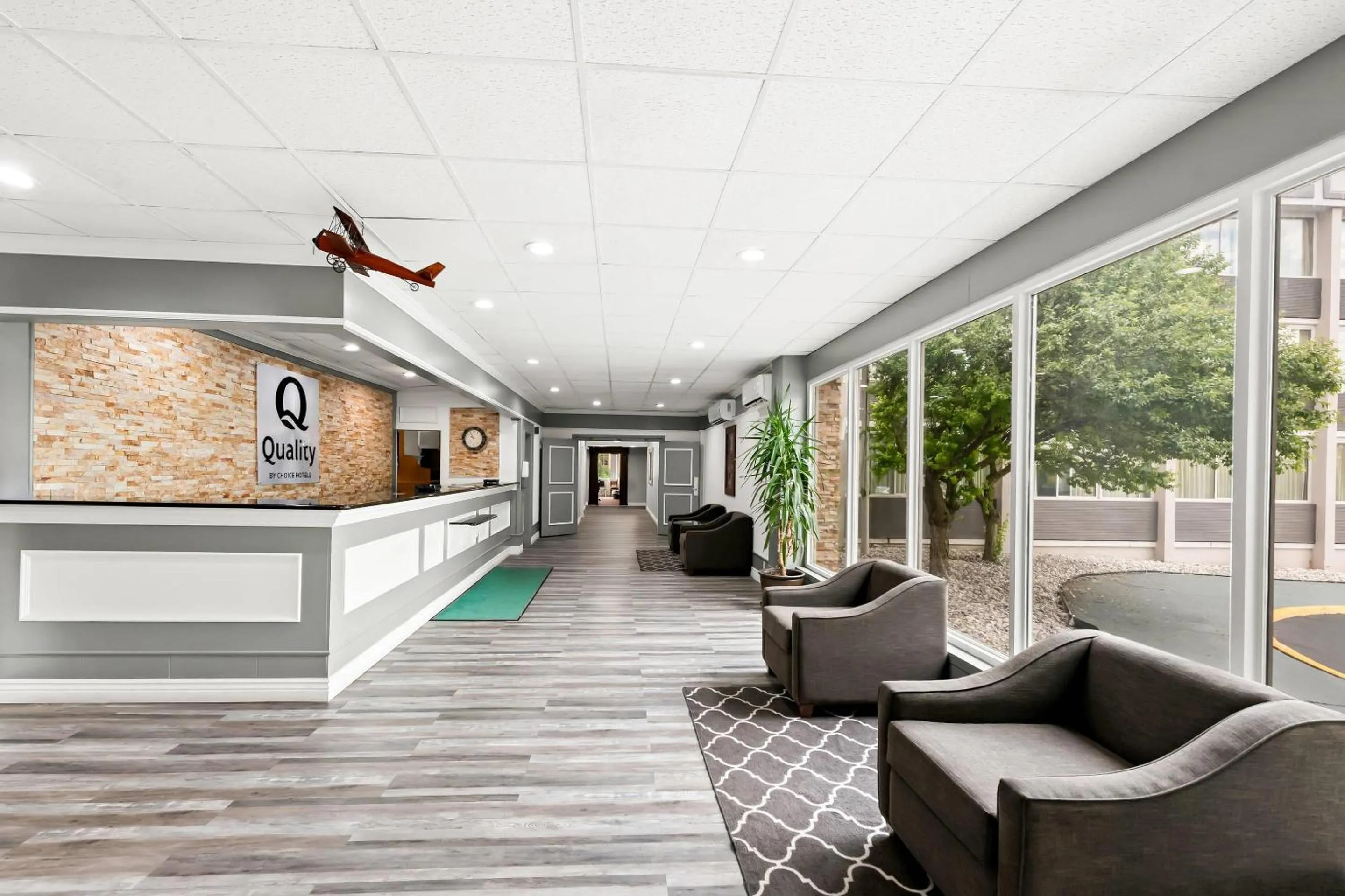 Lobby or reception in Quality Inn Dayton Airport