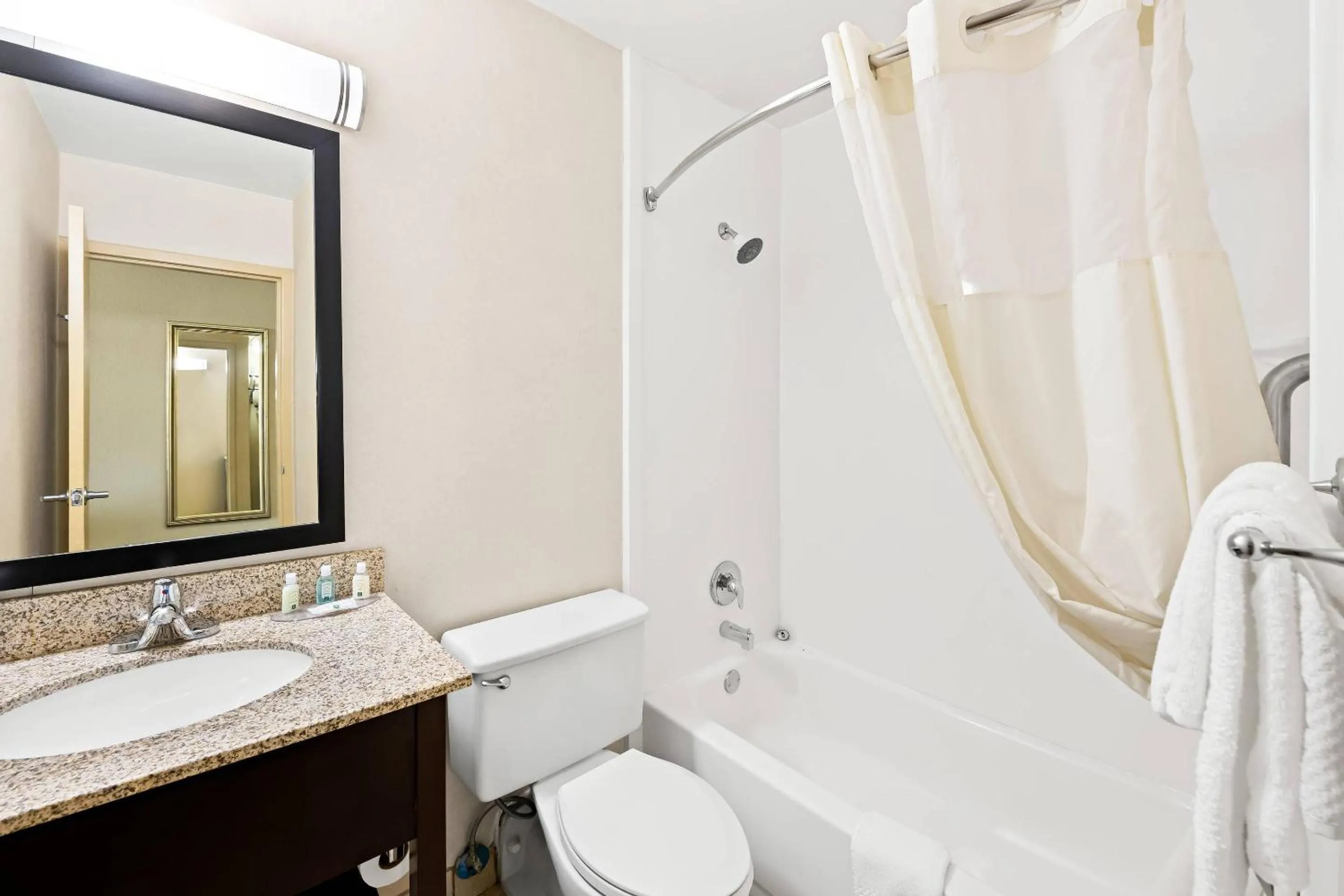 Bedroom in Quality Inn Dayton Airport