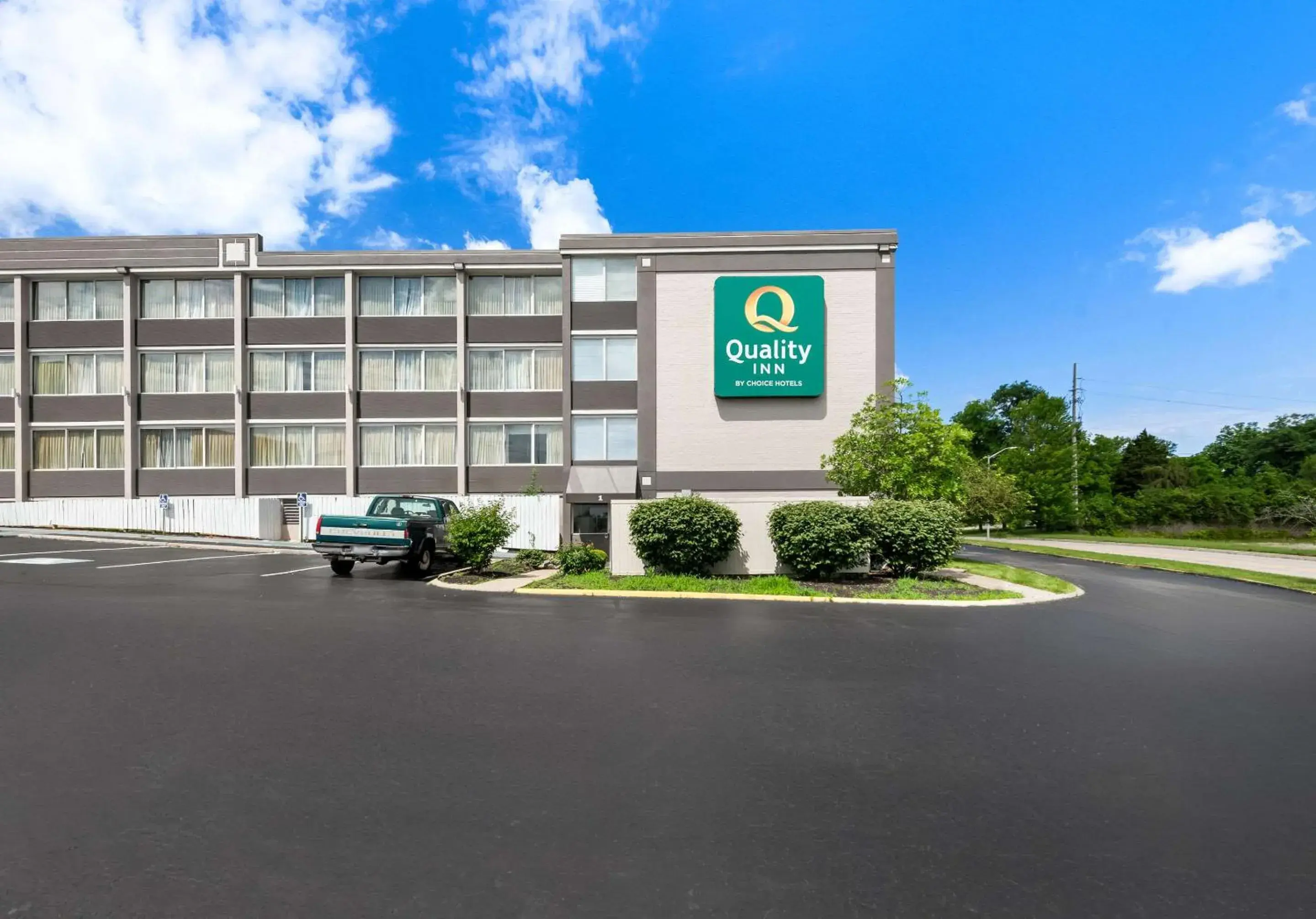 Property building in Quality Inn Dayton Airport Property building in Quality Inn Dayton Airport