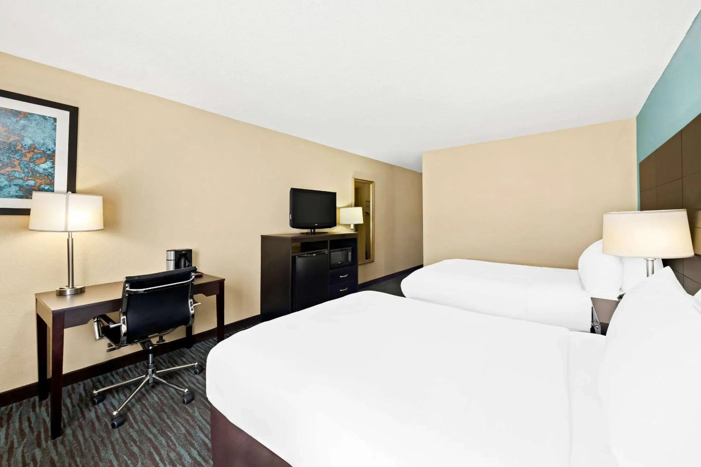 Bedroom, Bed in Quality Inn Dayton Airport Bedroom, Bed in Quality Inn Dayton Airport