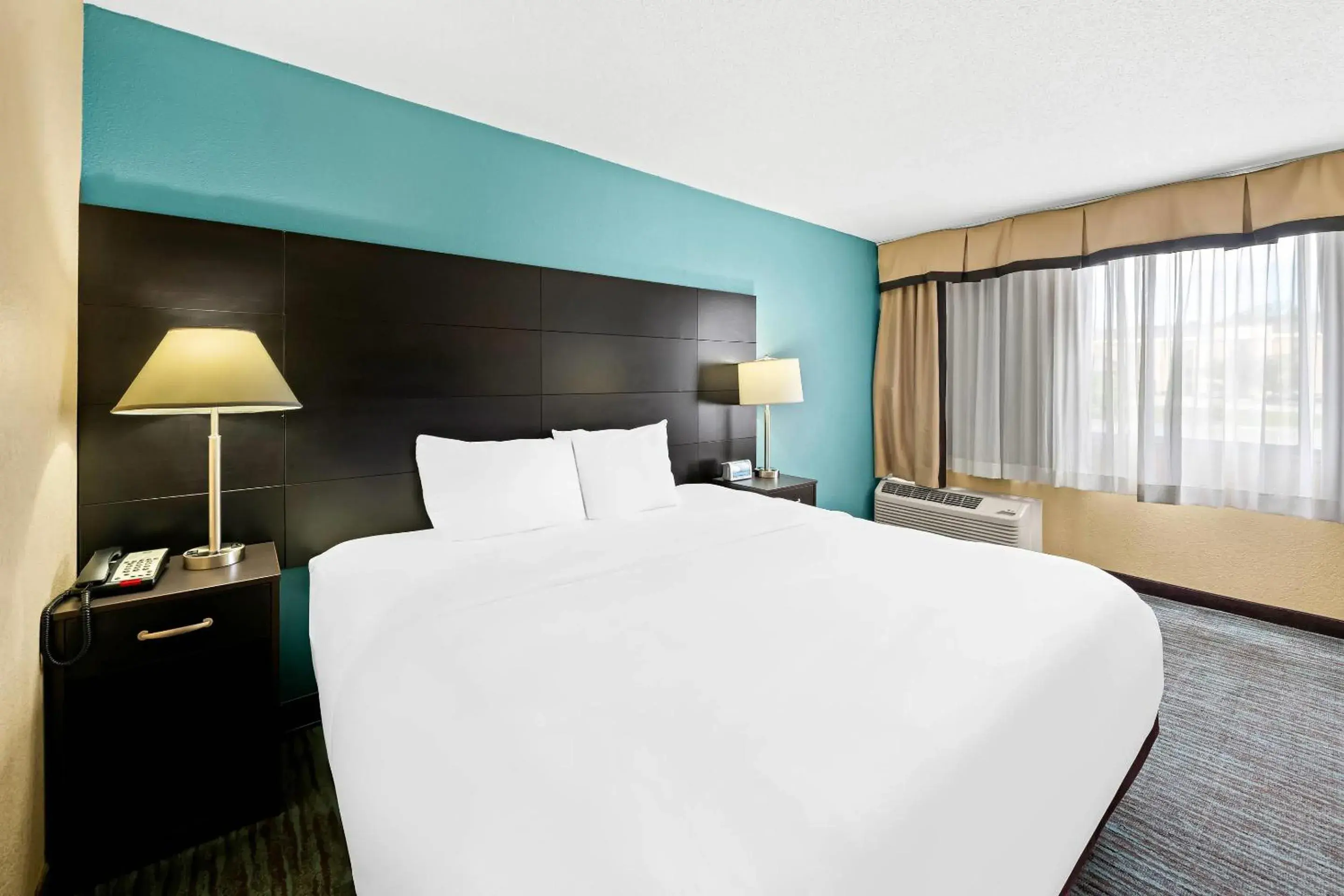 Bedroom, Bed in Quality Inn Dayton Airport Bedroom, Bed in Quality Inn Dayton Airport