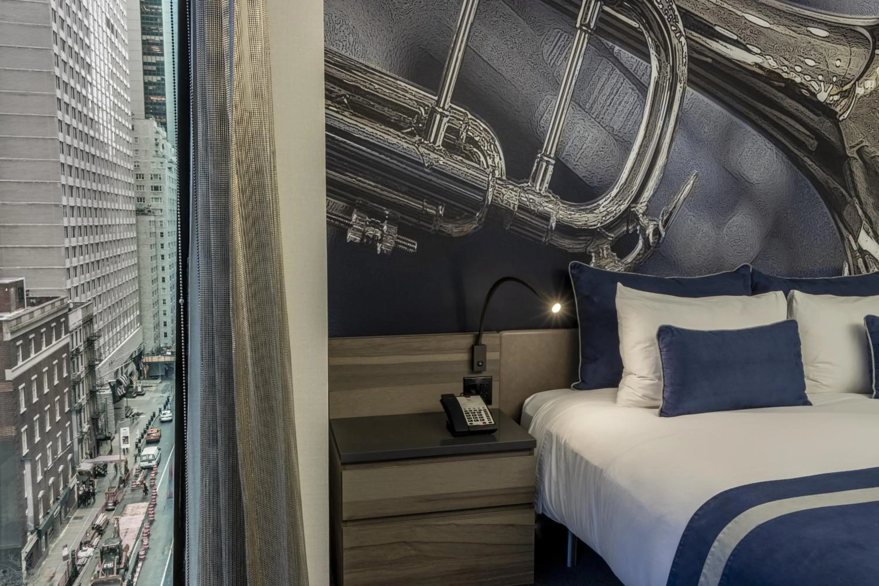 Bedroom, Bed in Carnegie Hotel