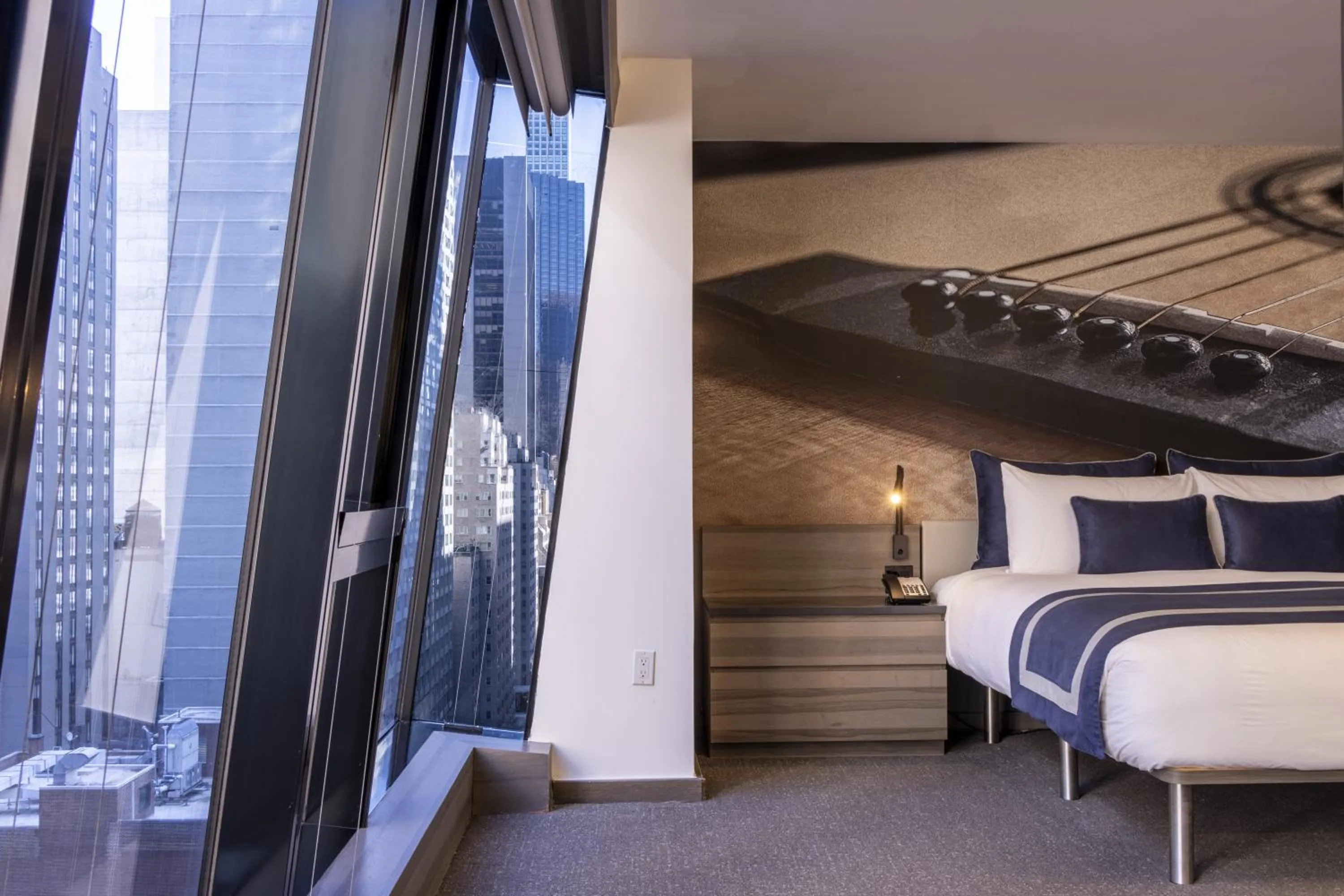 Bedroom, Bed in Carnegie Hotel